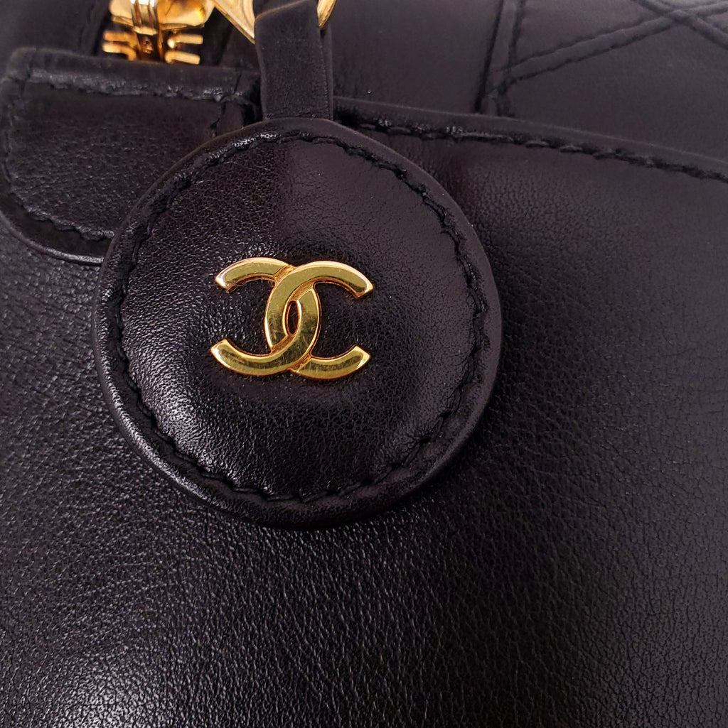 CHANEL BLACK LEATHER VANITY BAG