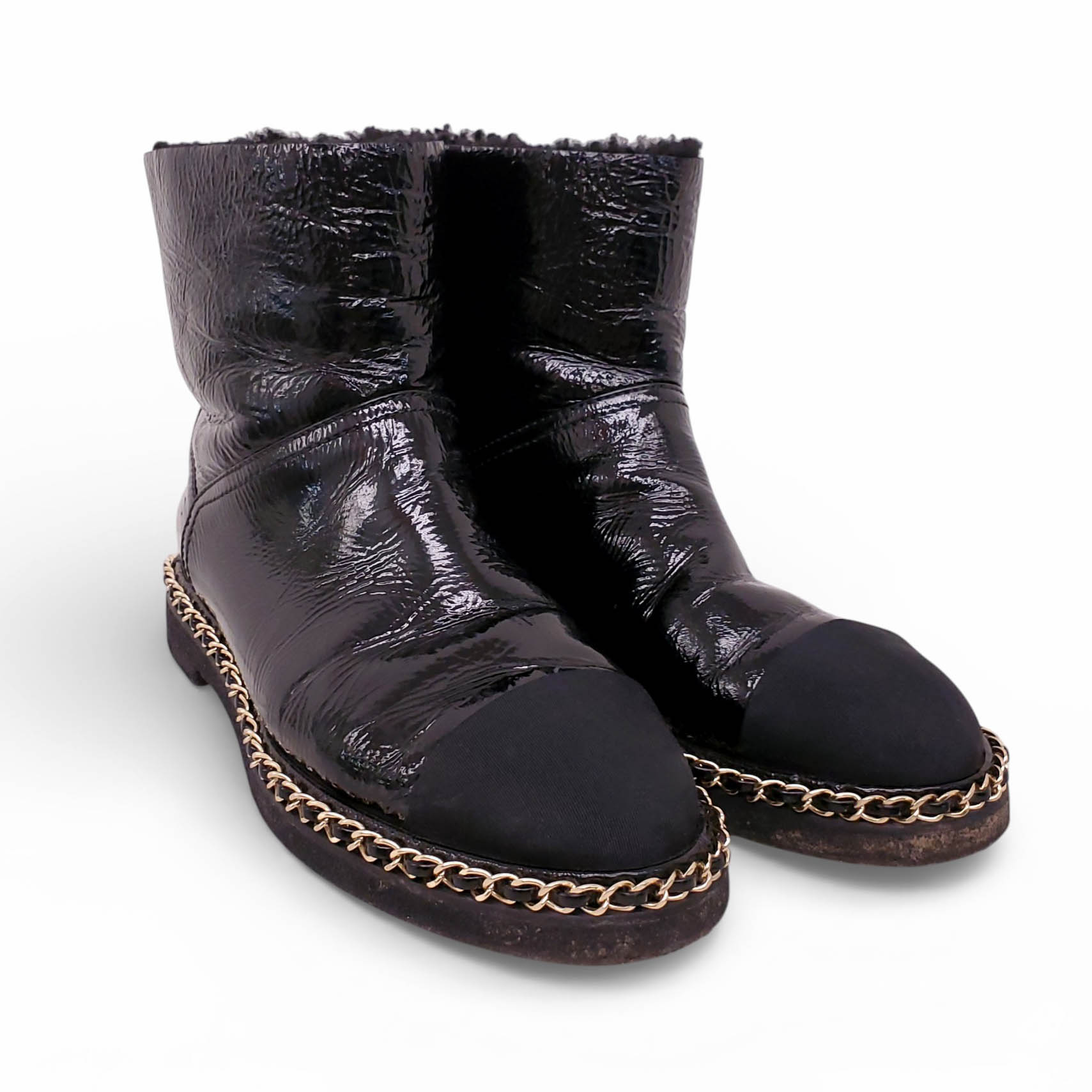 CHANEL BLACK PATENT CAP TOE BOOTS WITH CHAIN AND SHEARLING DETAIL - SIZE 40