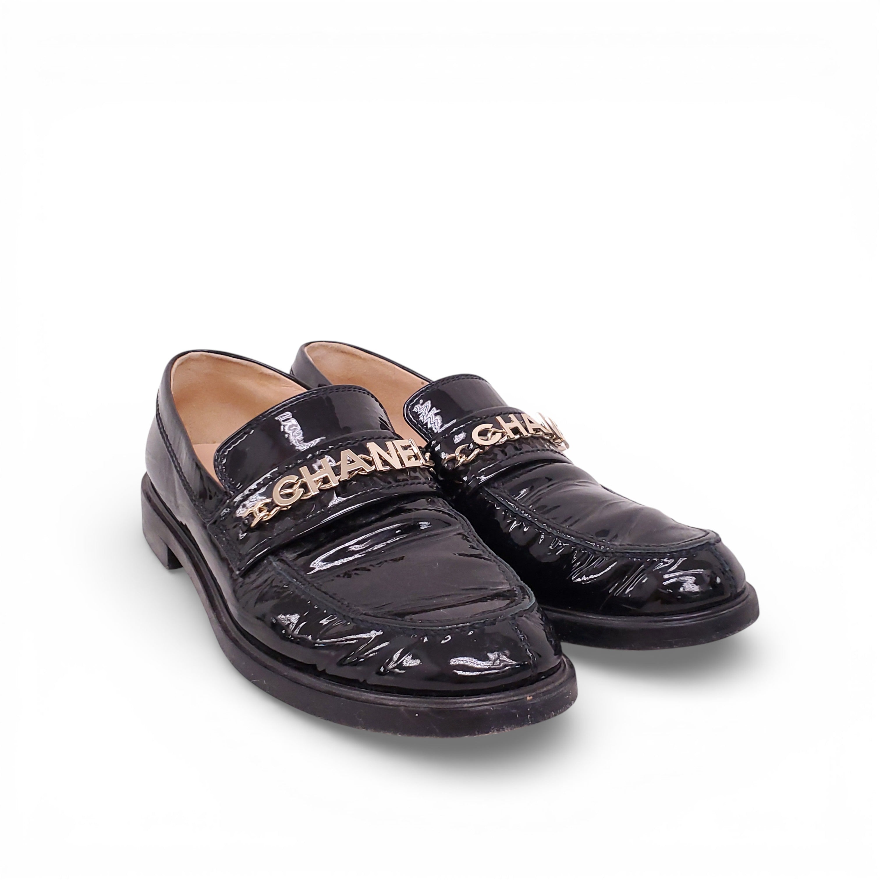 CHANEL BLACK PATENT CHAIN LOGO LOAFERS - SIZE 40C