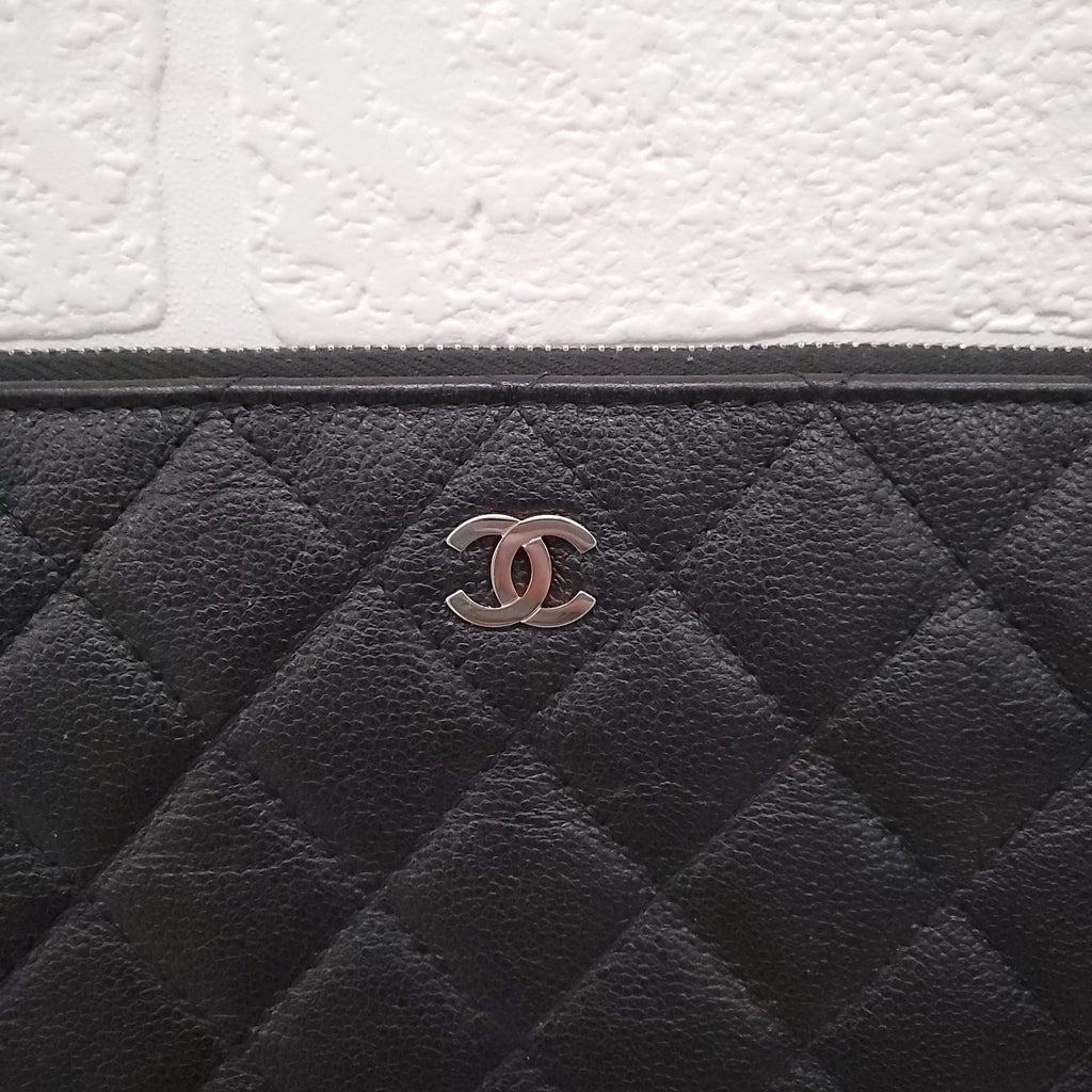 CHANEL BLACK QUILTED LEATHER ZIP WALLET