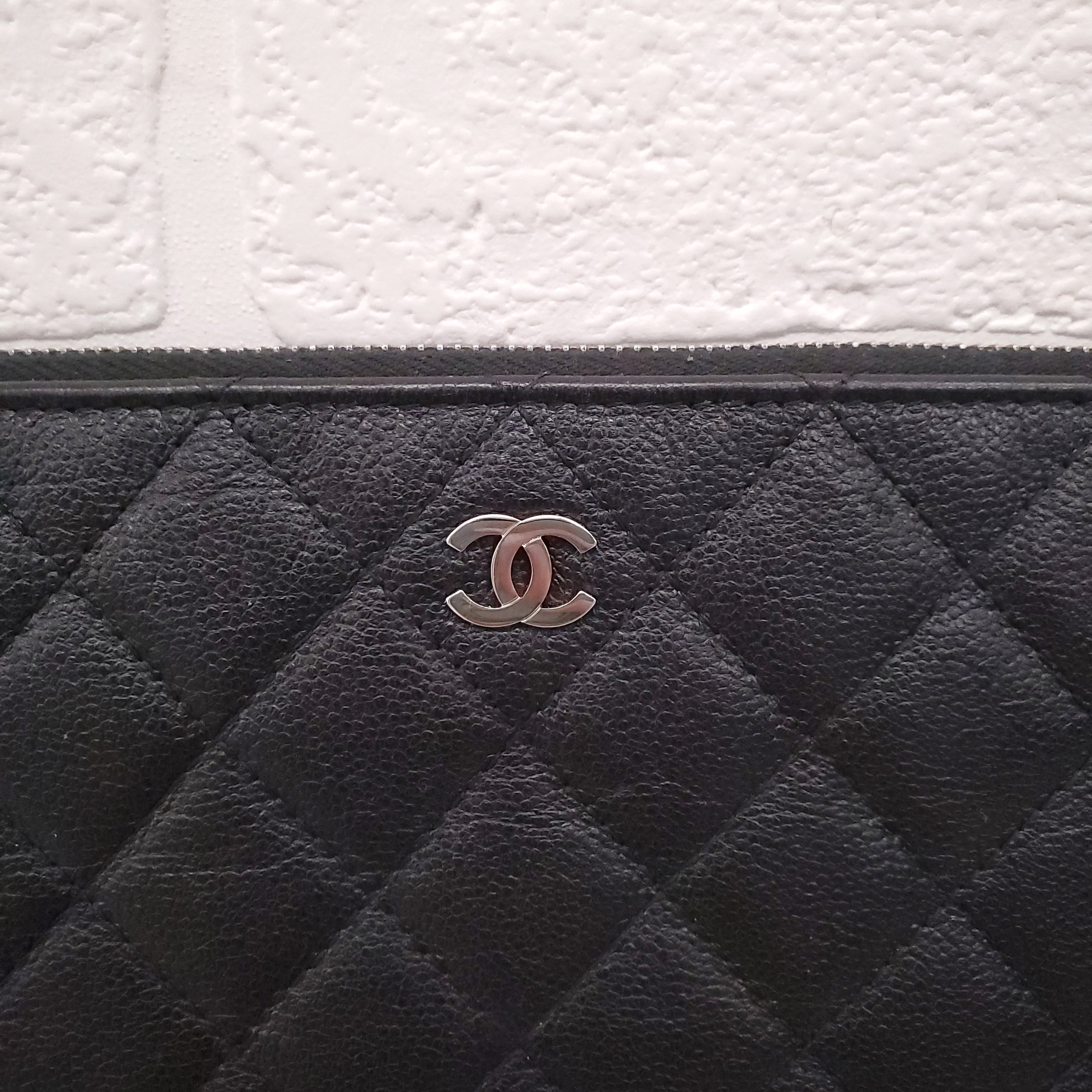 CHANEL BLACK QUILTED LEATHER ZIP WALLET