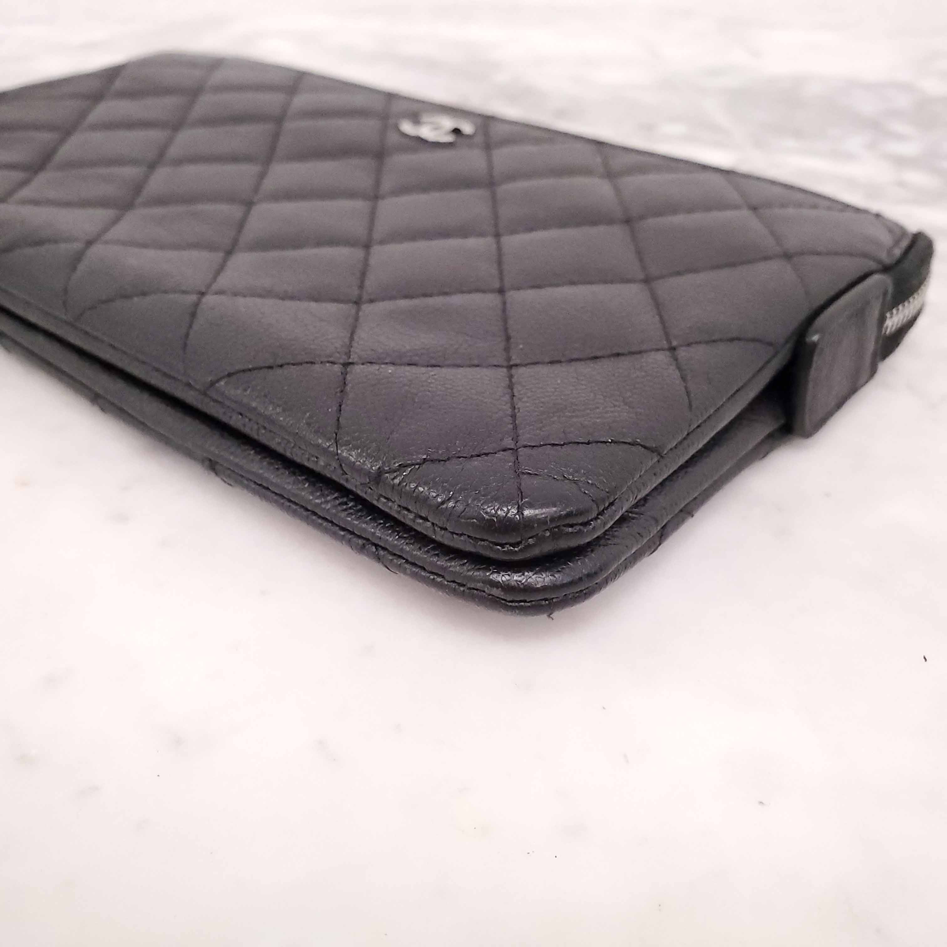 CHANEL BLACK QUILTED LEATHER ZIP WALLET