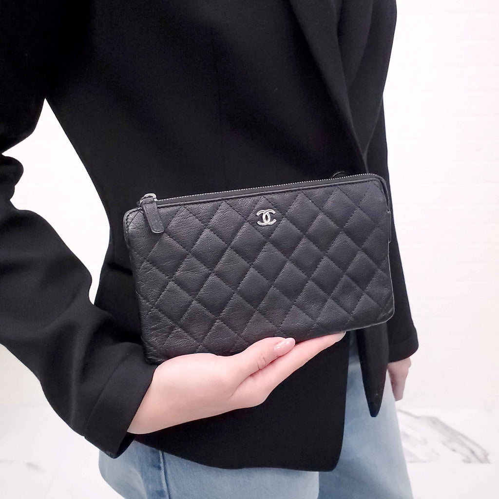 CHANEL BLACK QUILTED LEATHER ZIP WALLET