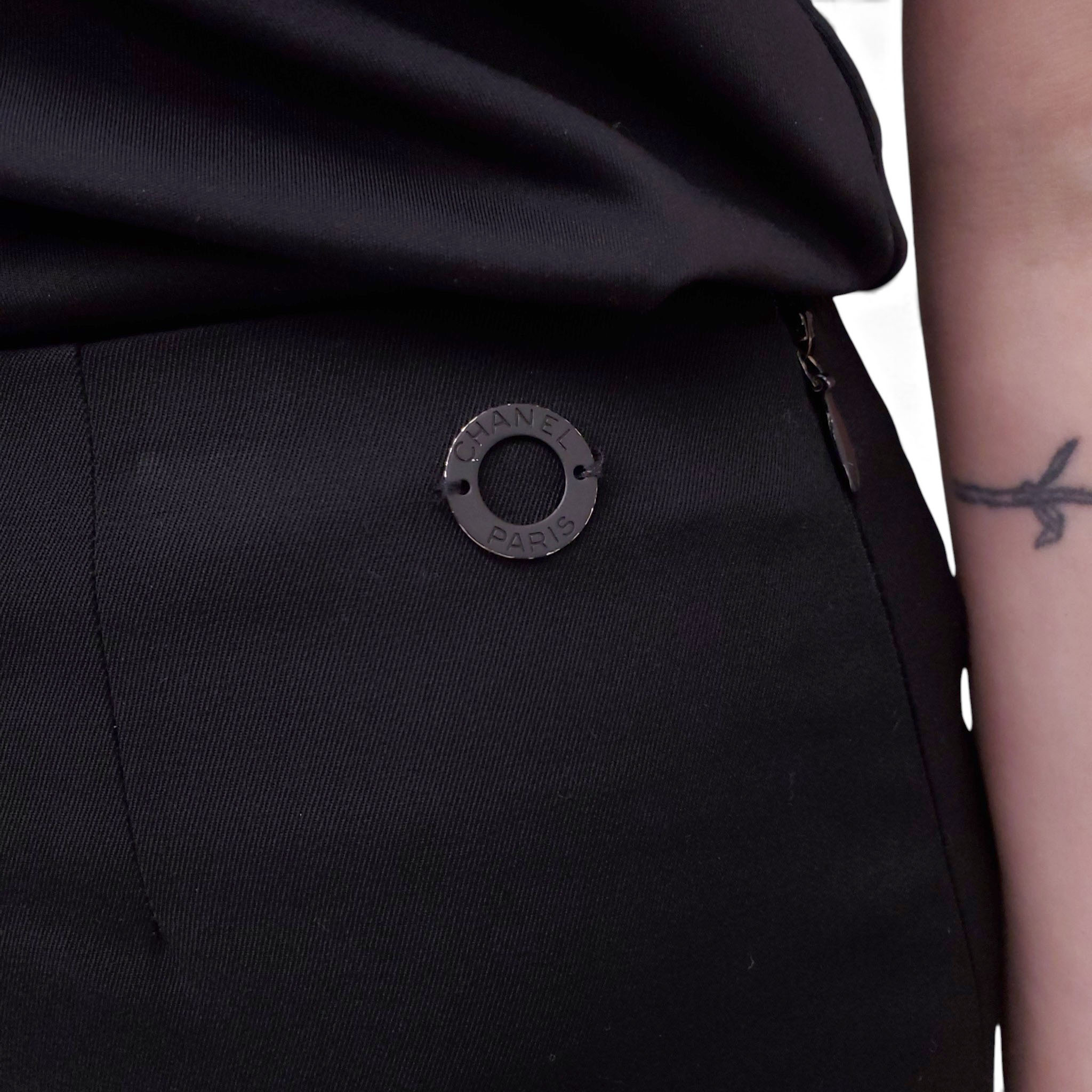 CHANEL BLACK SUIT WITH CC LOGO BUTTONS - SIZE 38