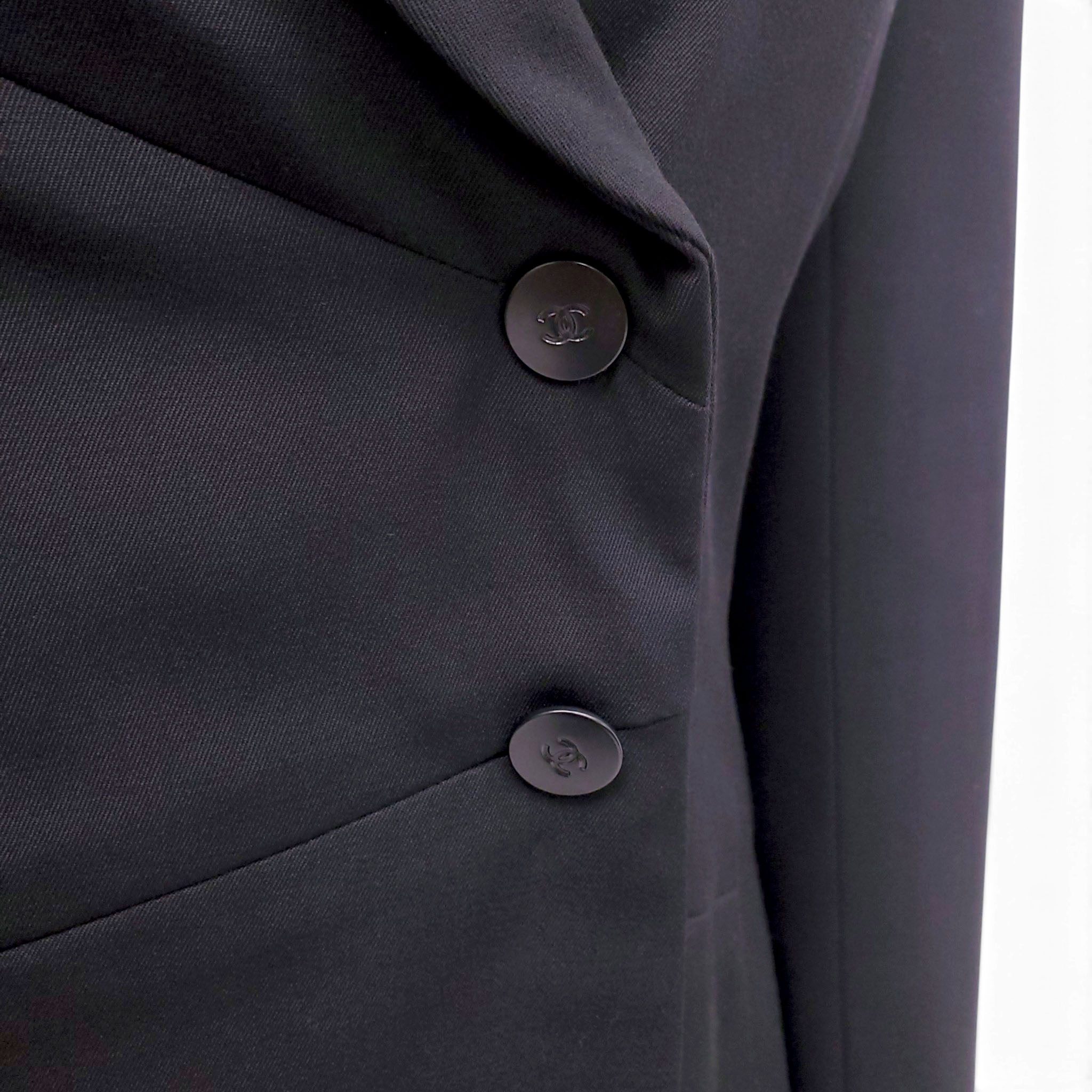 CHANEL BLACK SUIT WITH CC LOGO BUTTONS - SIZE 38
