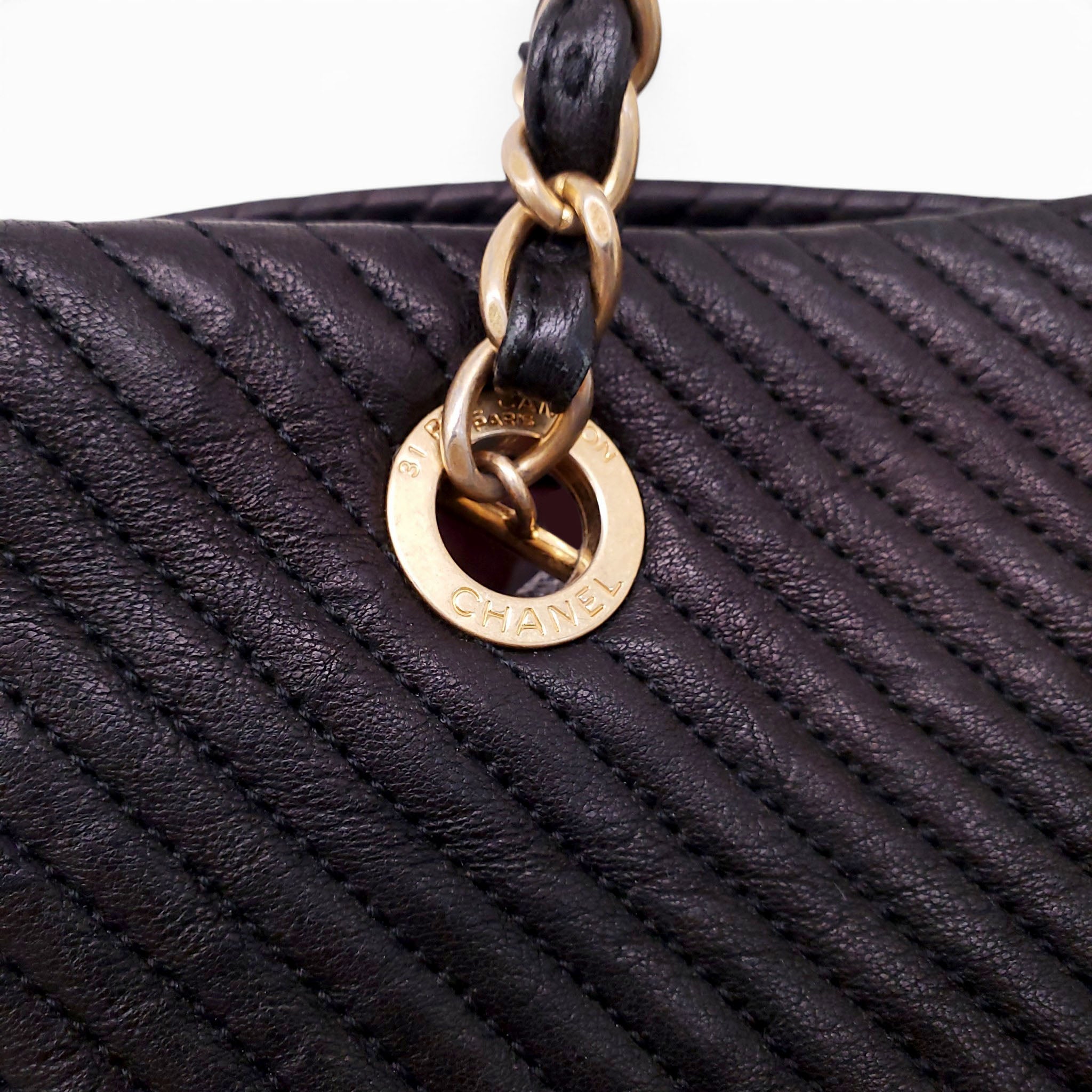CHANEL BLACK SURPIQUE CHEVRON TOTE