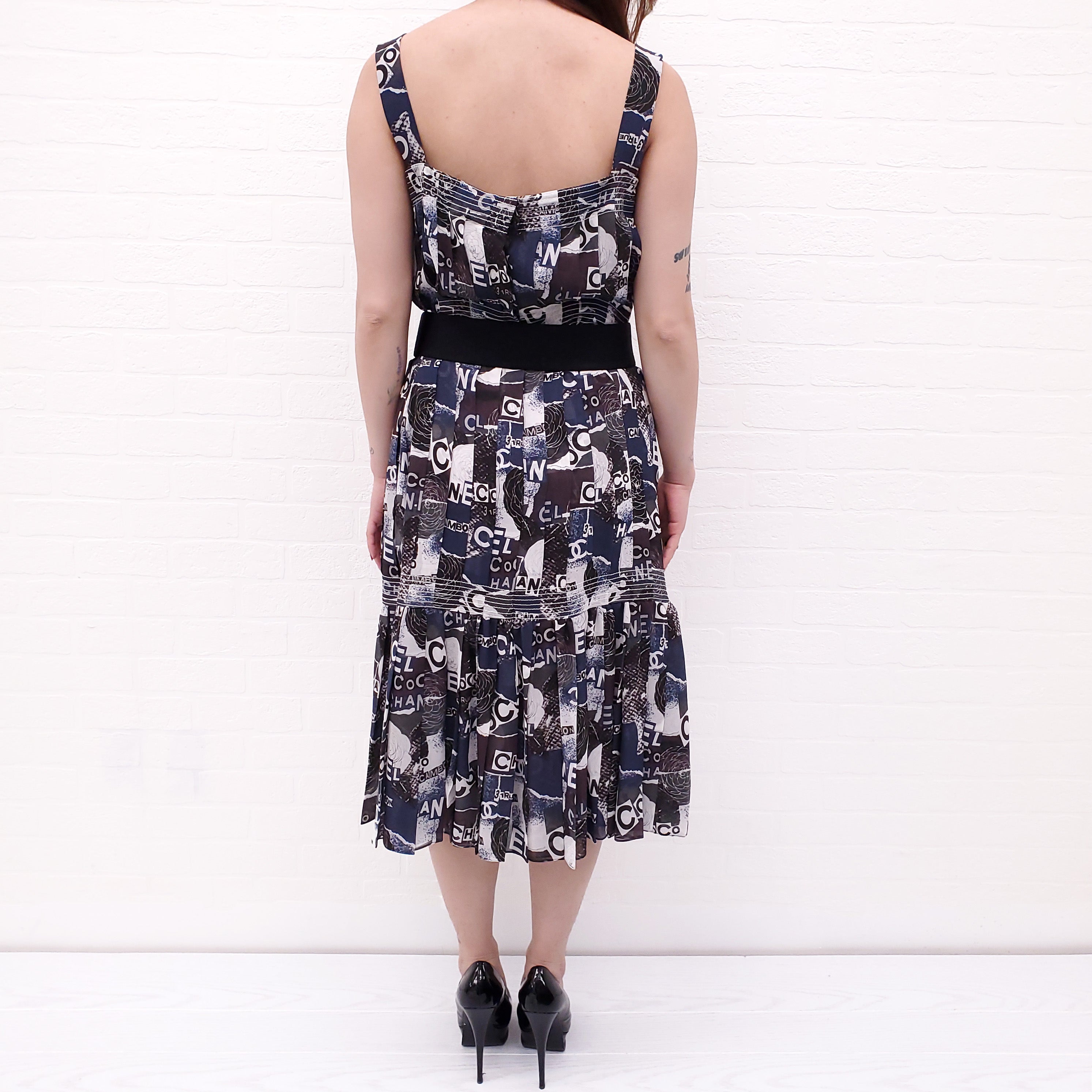 CHANEL BLUE AND GREY LOGO PANELLED SILK DRESS WITH BELT - SIZE 38