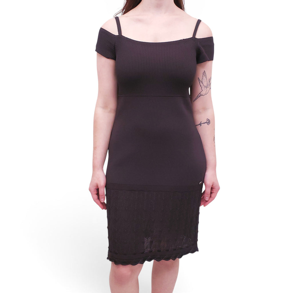 CHANEL BROWN KNIT DRESS WITH LOGO DETAIL - SIZE 38