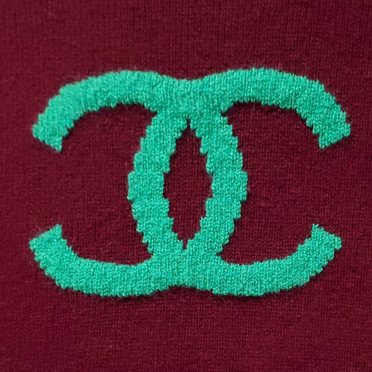 CHANEL BURGUNDY AND GREEN LOCO CROPPED SWEATER - SIZE 36