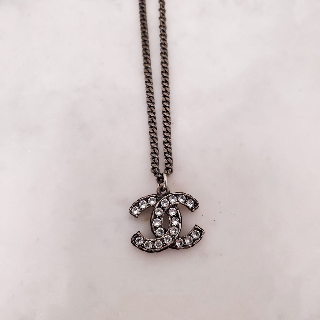 CHANEL CHROME CRYSTAL AND PEARL LOGO ADJUSTABLE NECKLACE