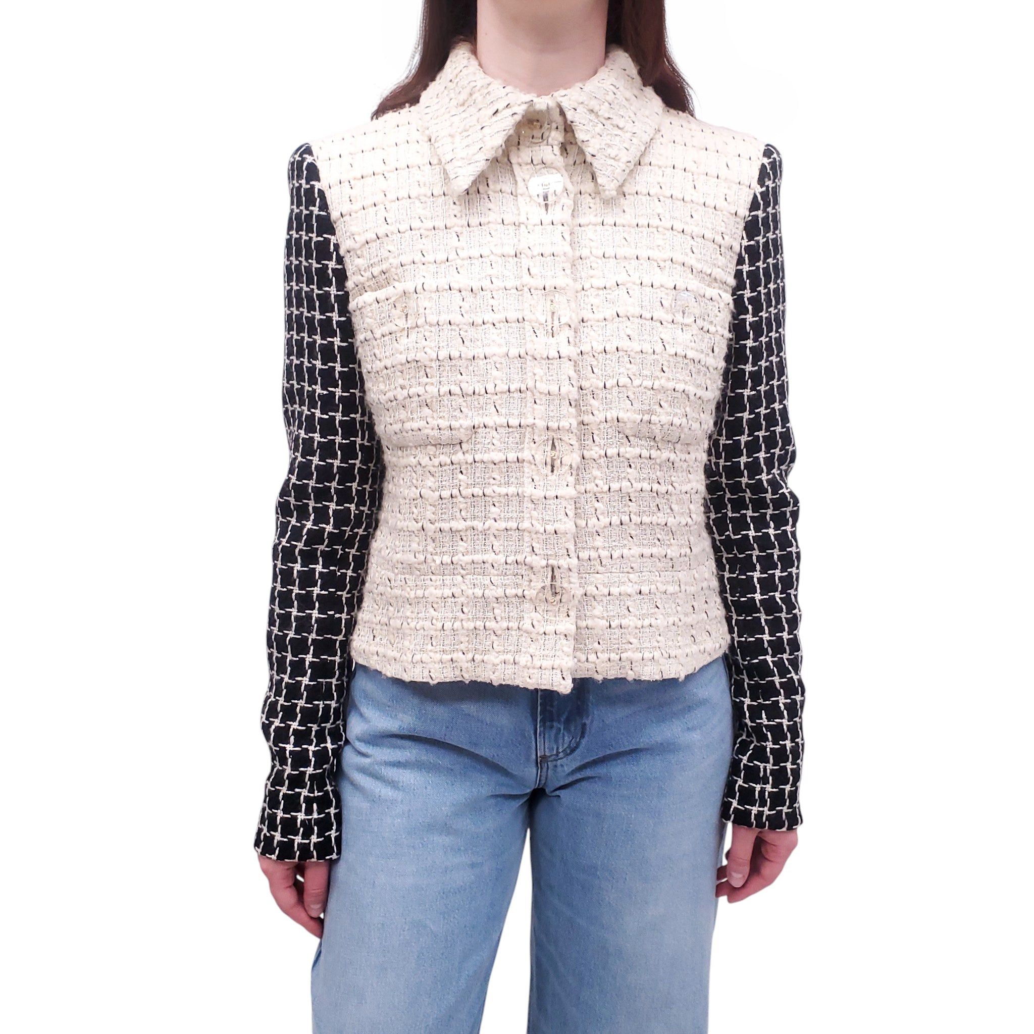 CHANEL CREAM AND BLACK TWEED JACKET WITH CC LUCITE BUTTONS - SIZE 42