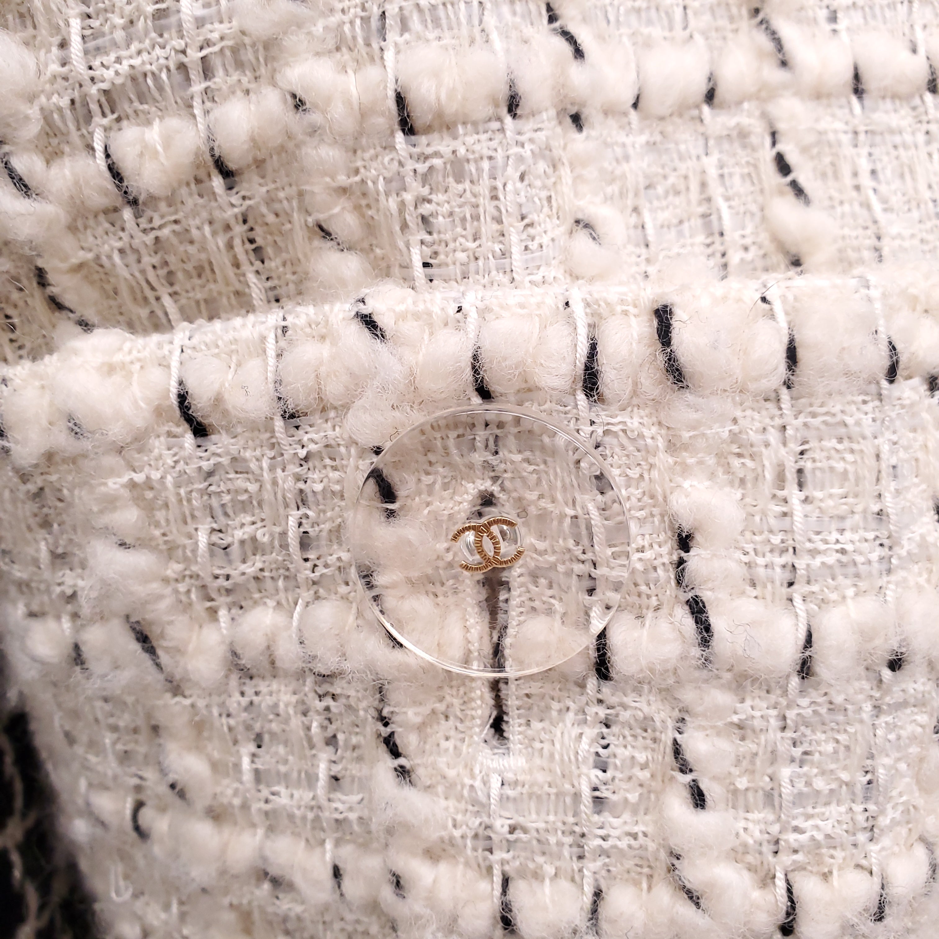CHANEL CREAM AND BLACK TWEED JACKET WITH CC LUCITE BUTTONS - SIZE 42