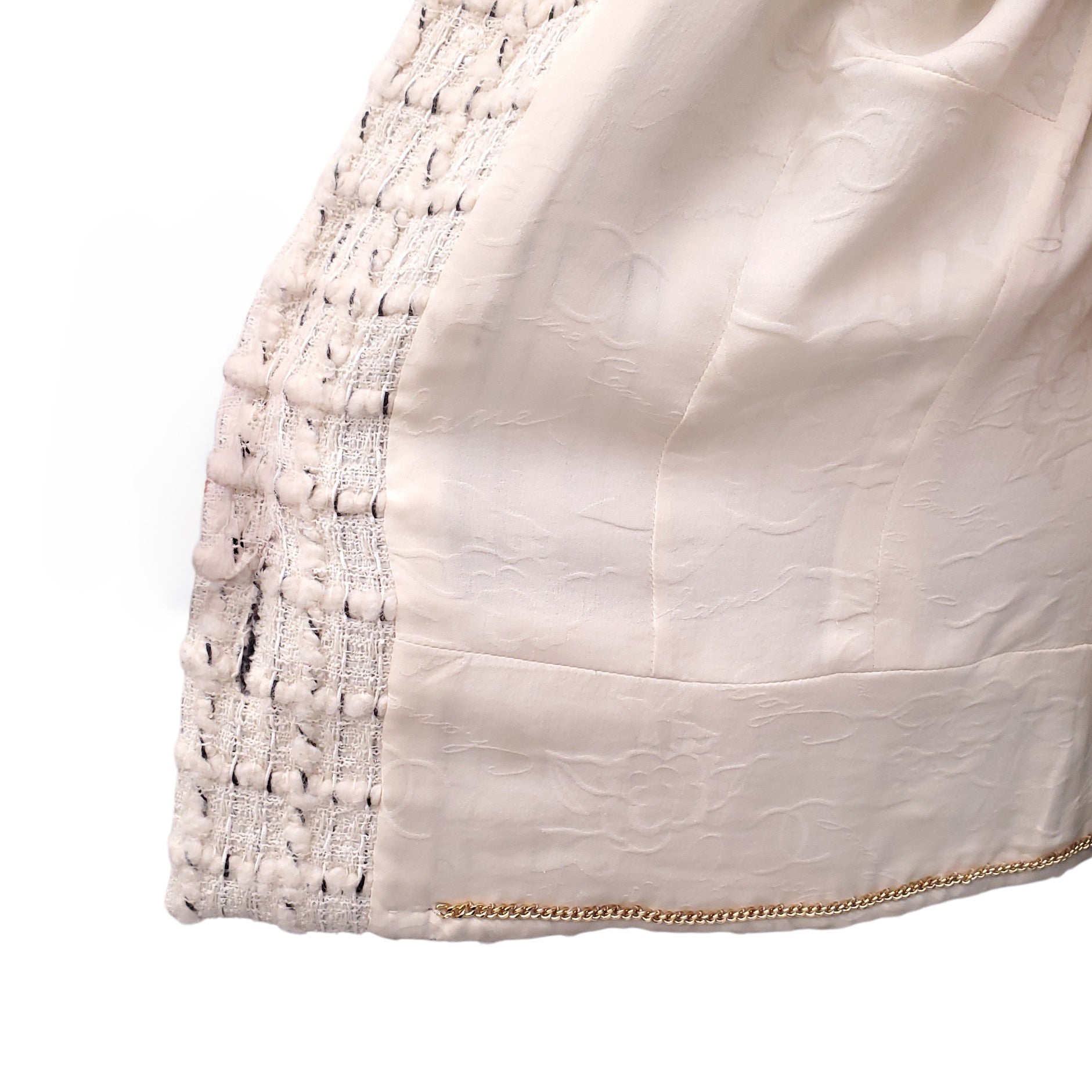 CHANEL CREAM AND BLACK TWEED JACKET WITH CC LUCITE BUTTONS - SIZE 42