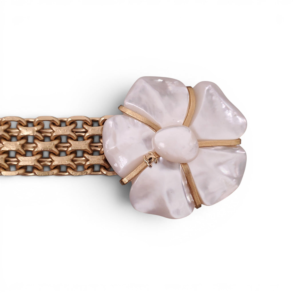 CHANEL GOLD CHAIN BELT WITH MOTHER OF PEARL LOGO FLORAL EMBLEM - SIZE 80