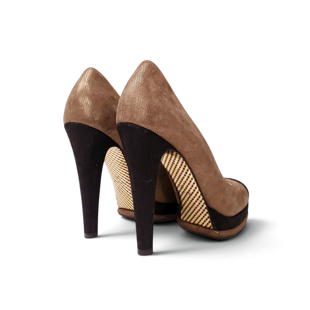 CHANEL GOLD HEELS WITH LOGO CAP TOE - SIZE 39