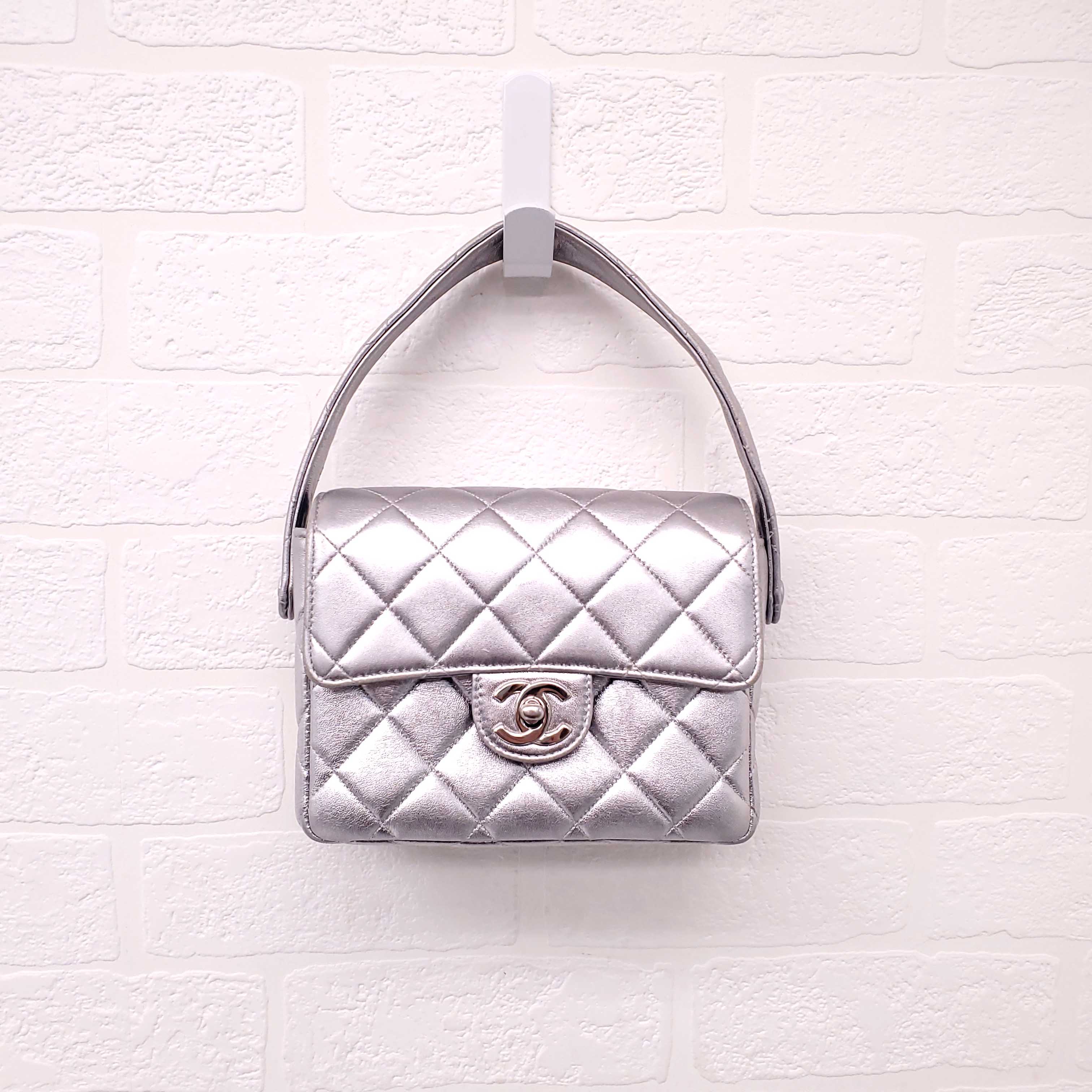 CHANEL MINI CLASSIC FLAP BAG