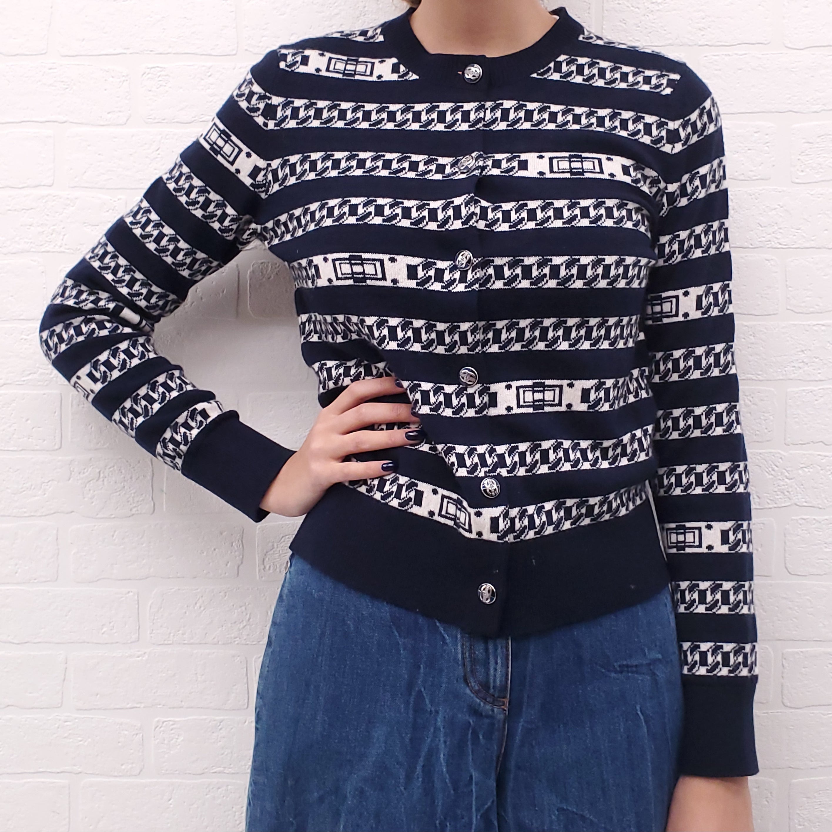 CHANEL NAVY AND WHITE CASHMERE PATTERNED CARDIGAN - SIZE 38