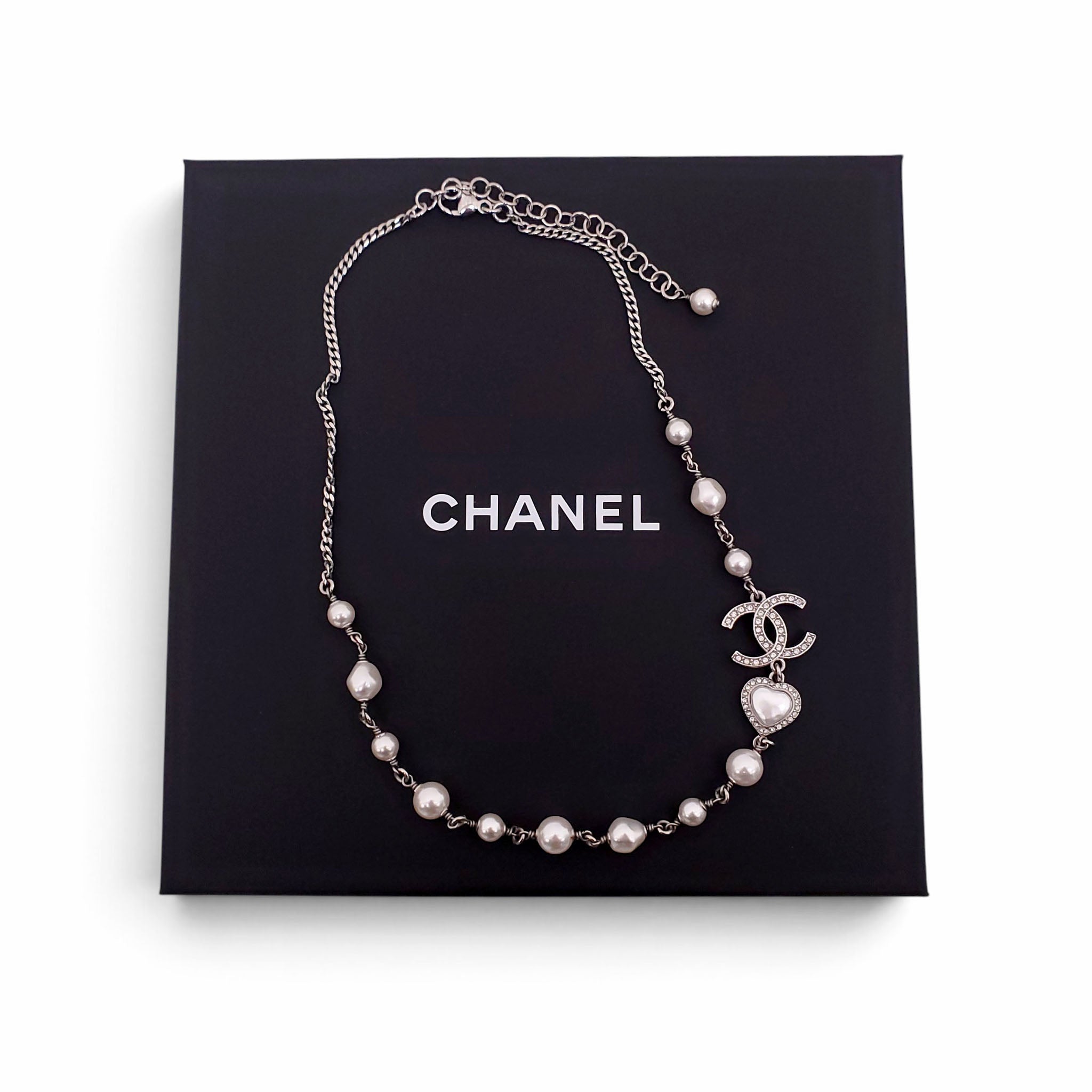 CHANEL PEARL AND HEART NECKLACE