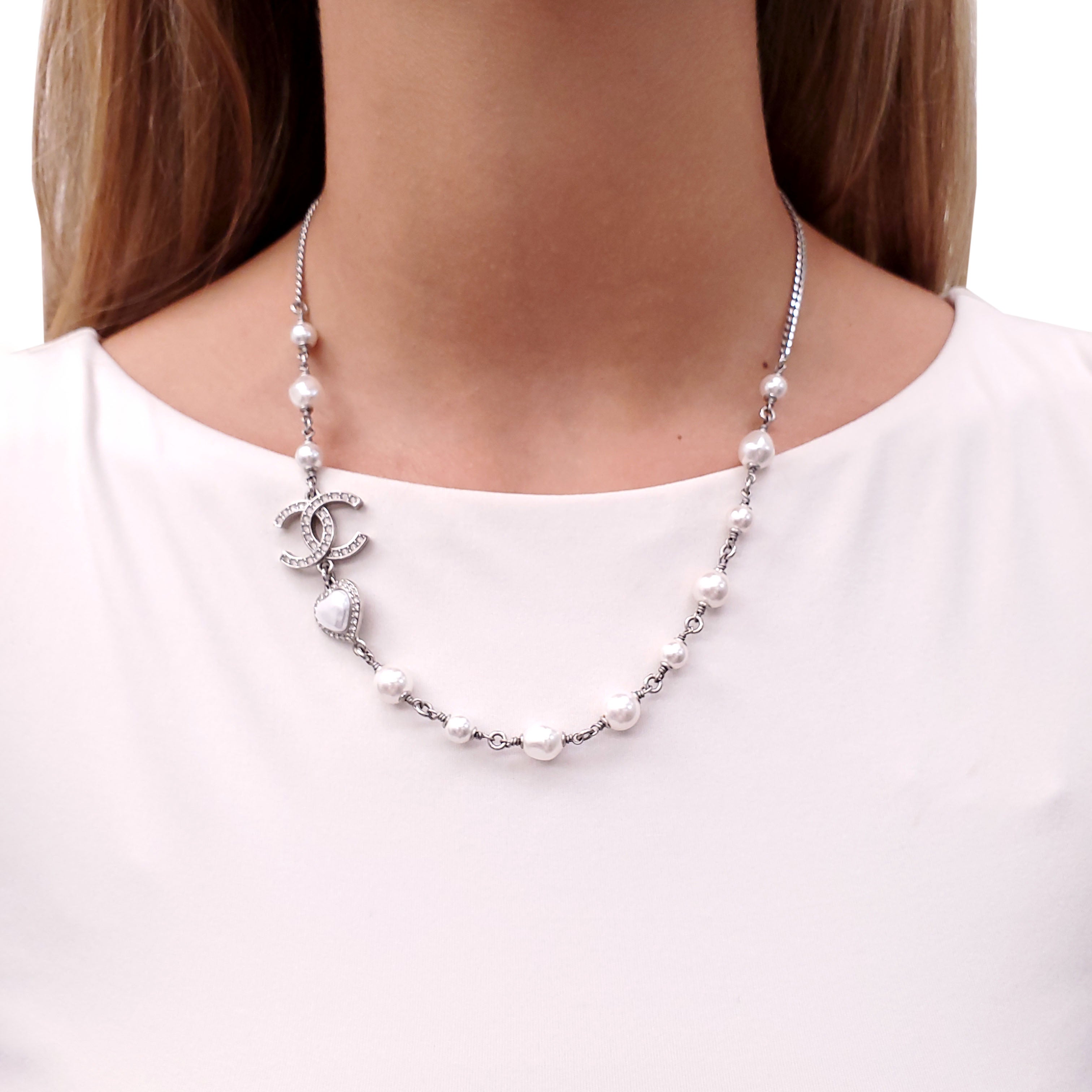 CHANEL PEARL AND HEART NECKLACE