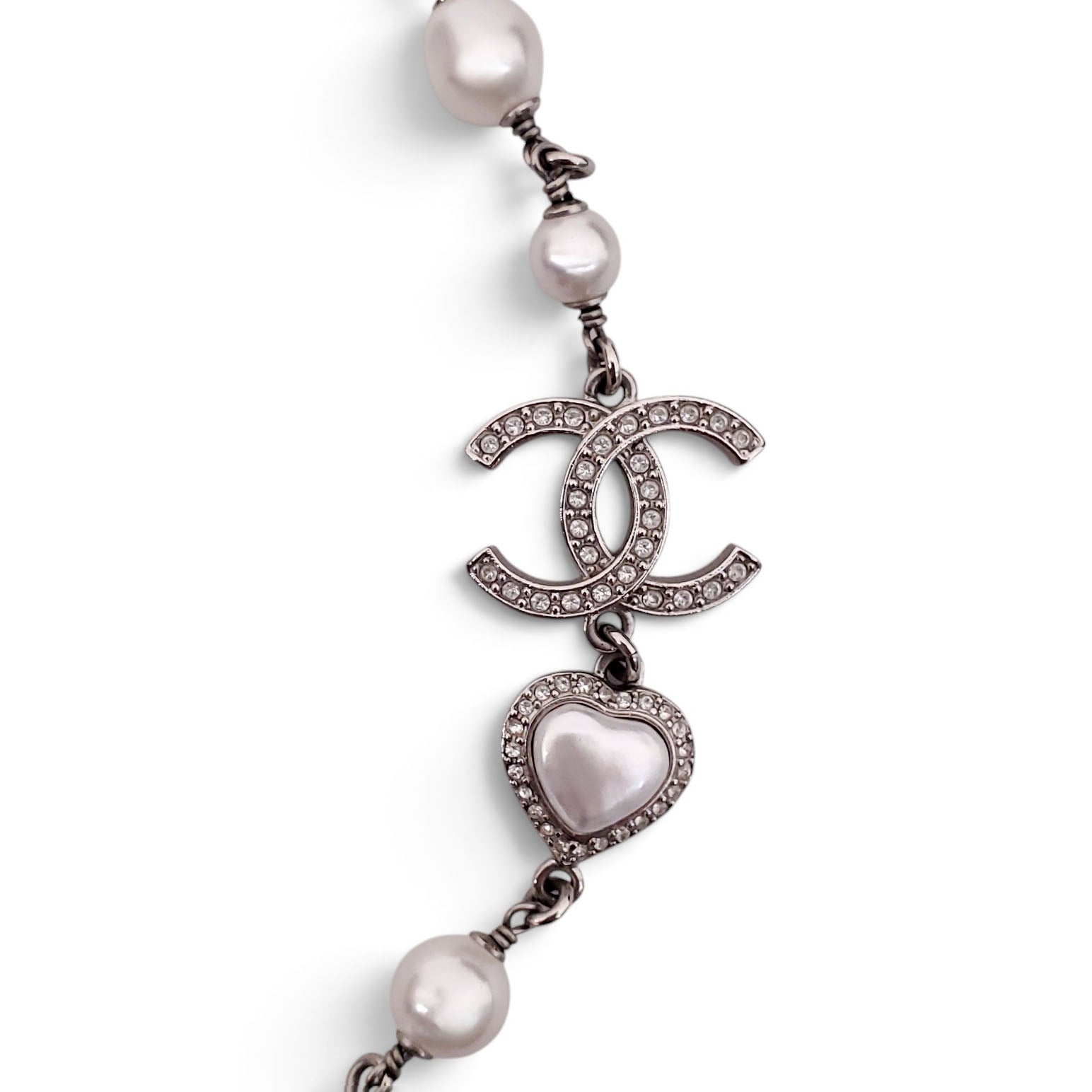 CHANEL PEARL AND HEART NECKLACE