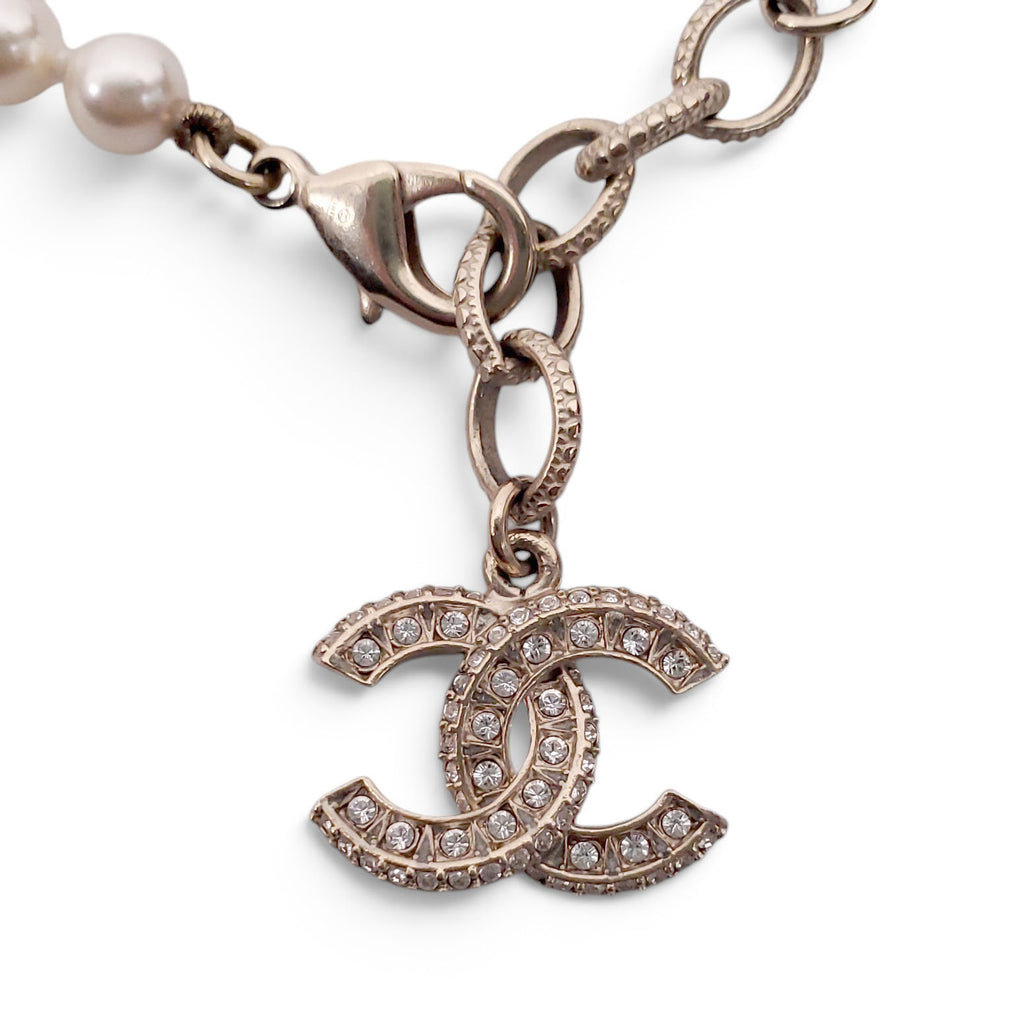 CHANEL PEARL BRACELET WITH CRYSTAL LOGO