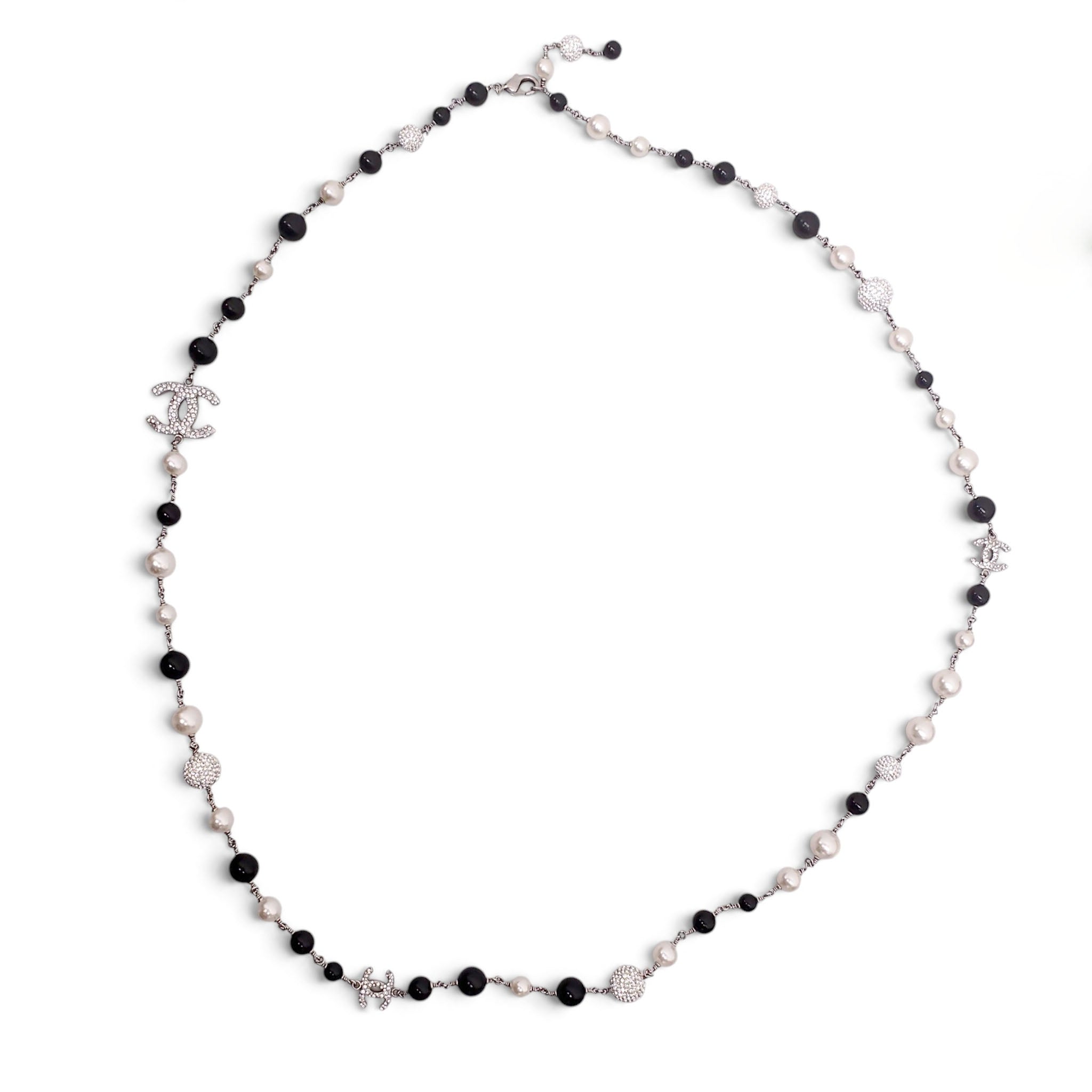 CHANEL PEARL CREAM AND BLACK NECKLACE WITH CRYSTAL DETAIL