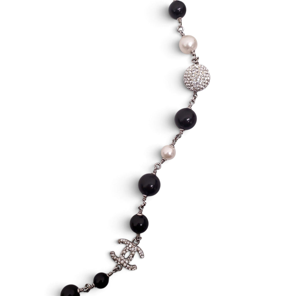 CHANEL PEARL CREAM AND BLACK NECKLACE WITH CRYSTAL DETAIL
