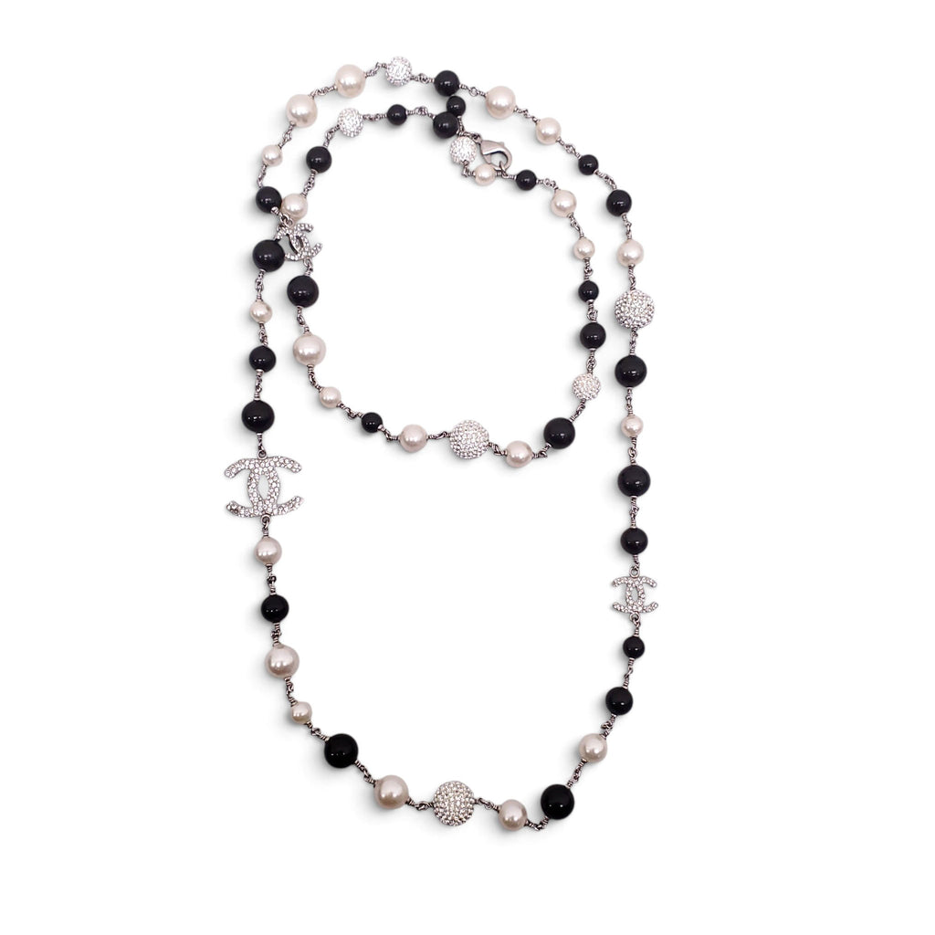 CHANEL PEARL CREAM AND BLACK NECKLACE WITH CRYSTAL DETAIL