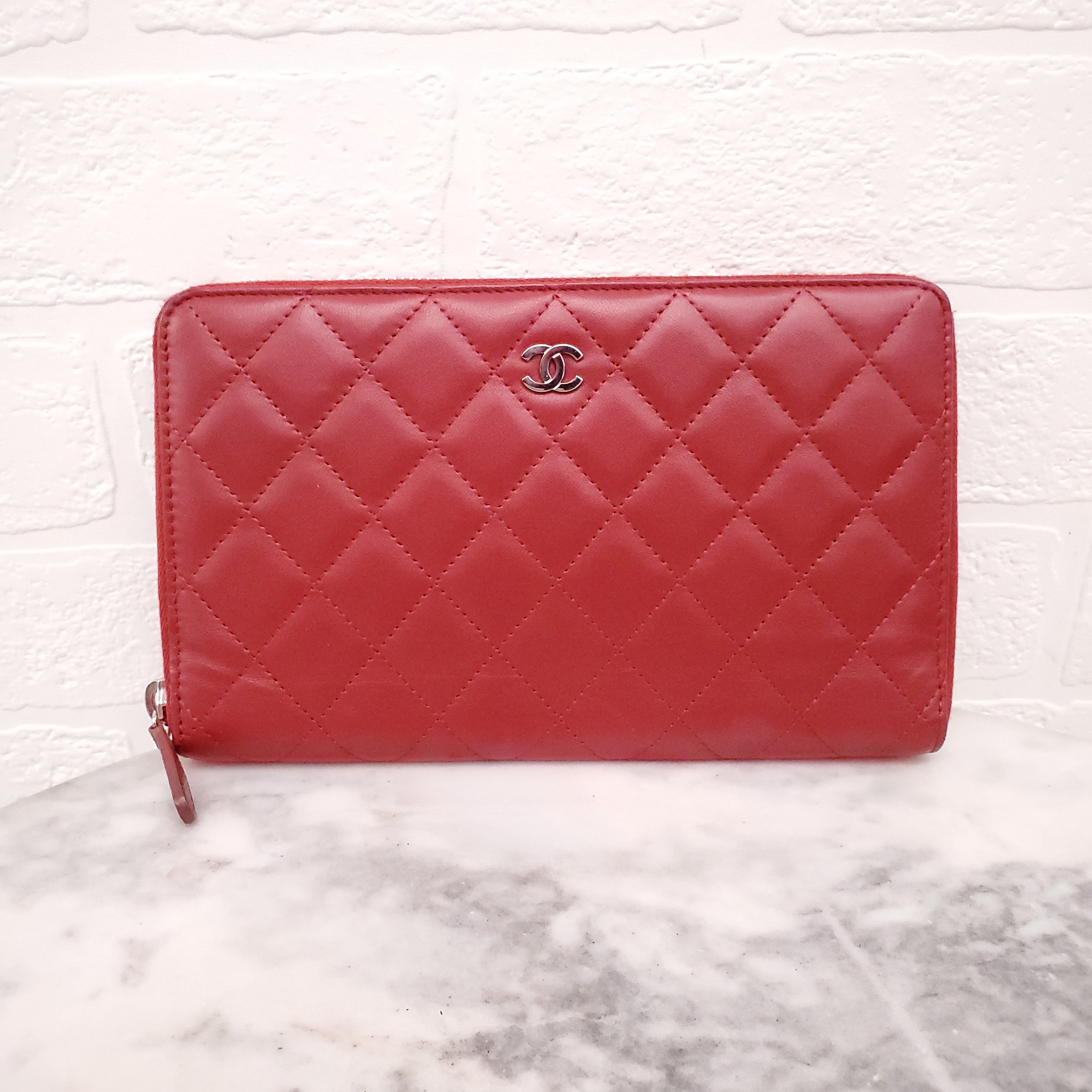 CHANEL RED QUILTED LEATHER ZIP WALLET