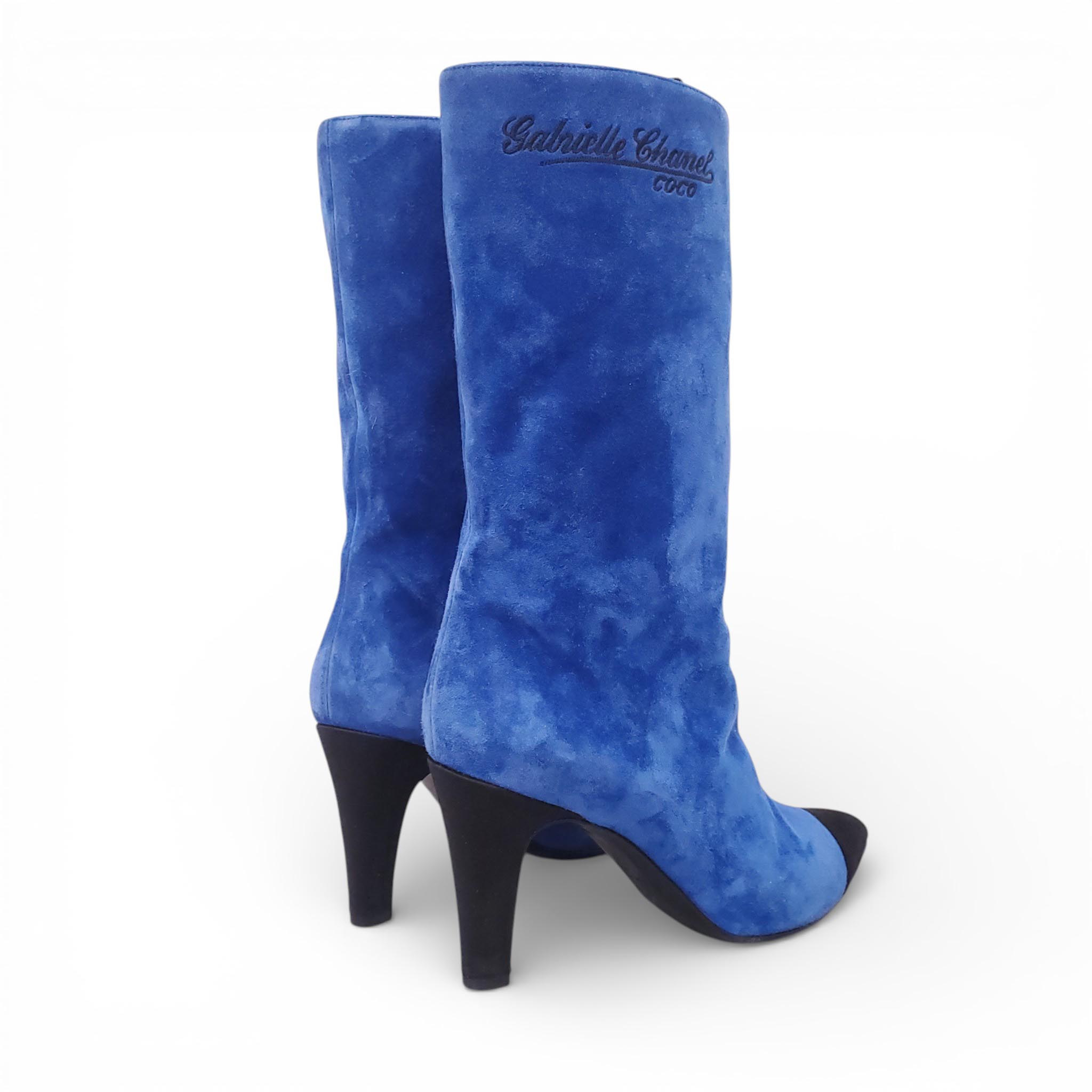 CHANEL ROYAL BLUE SUEDE BOOTS WITH LOGO CAP TOE - SIZE 40.5