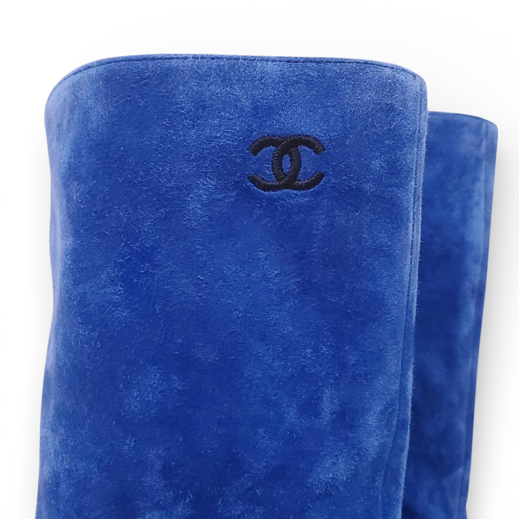 CHANEL ROYAL BLUE SUEDE BOOTS WITH LOGO CAP TOE - SIZE 40.5