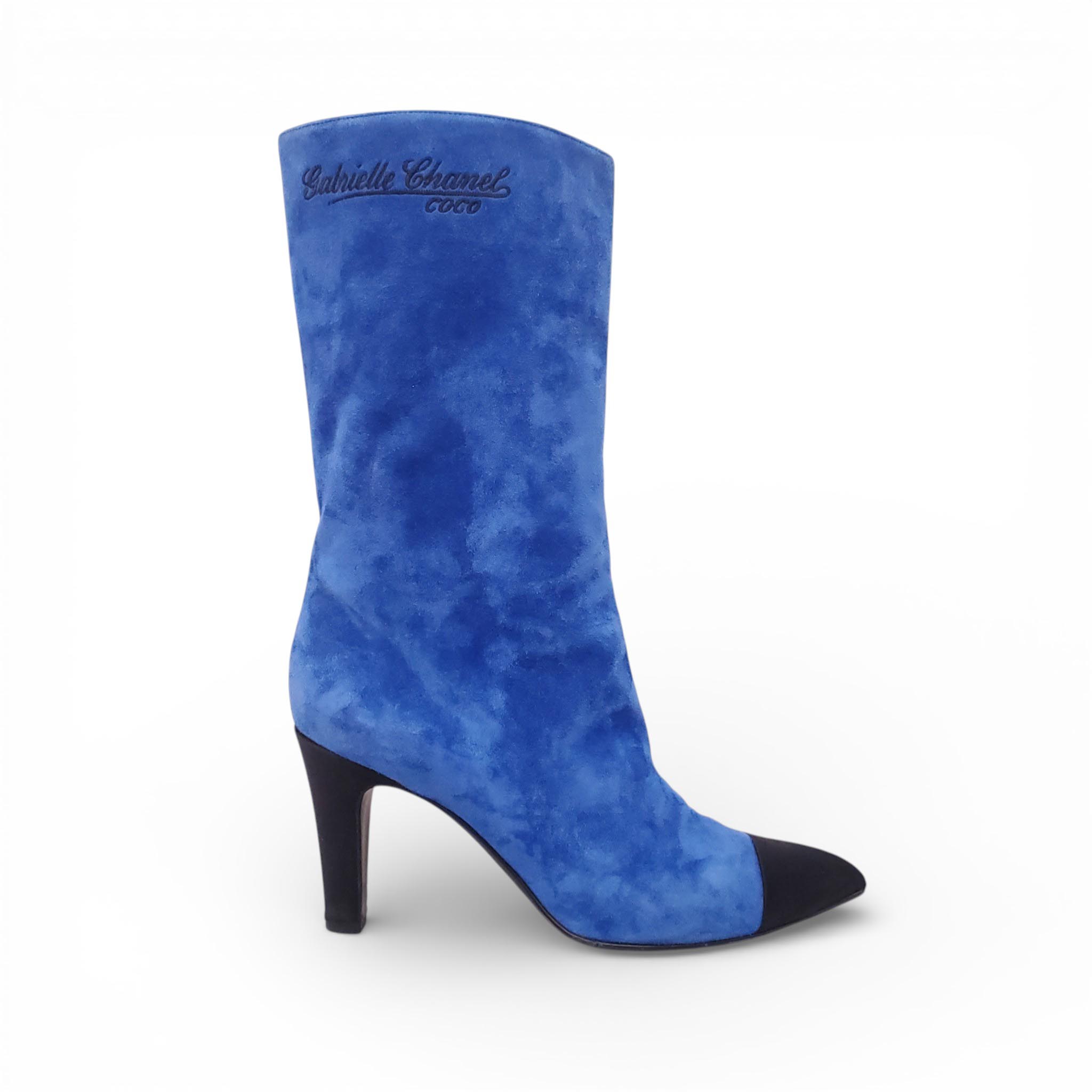 CHANEL ROYAL BLUE SUEDE BOOTS WITH LOGO CAP TOE - SIZE 40.5