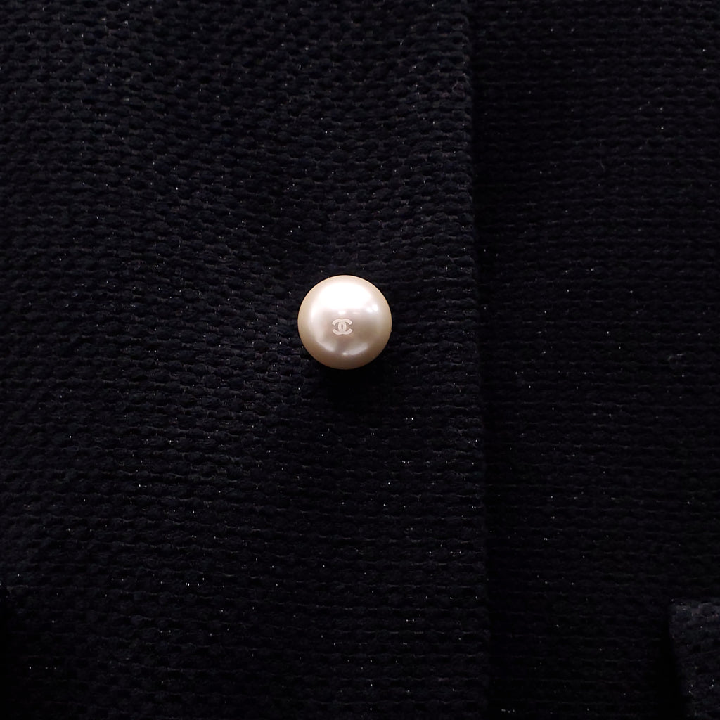 CHANEL TWEED JACKET WITH PEARL LOGO BUTTONS AND LEATHER DETAIL - SIZE 40