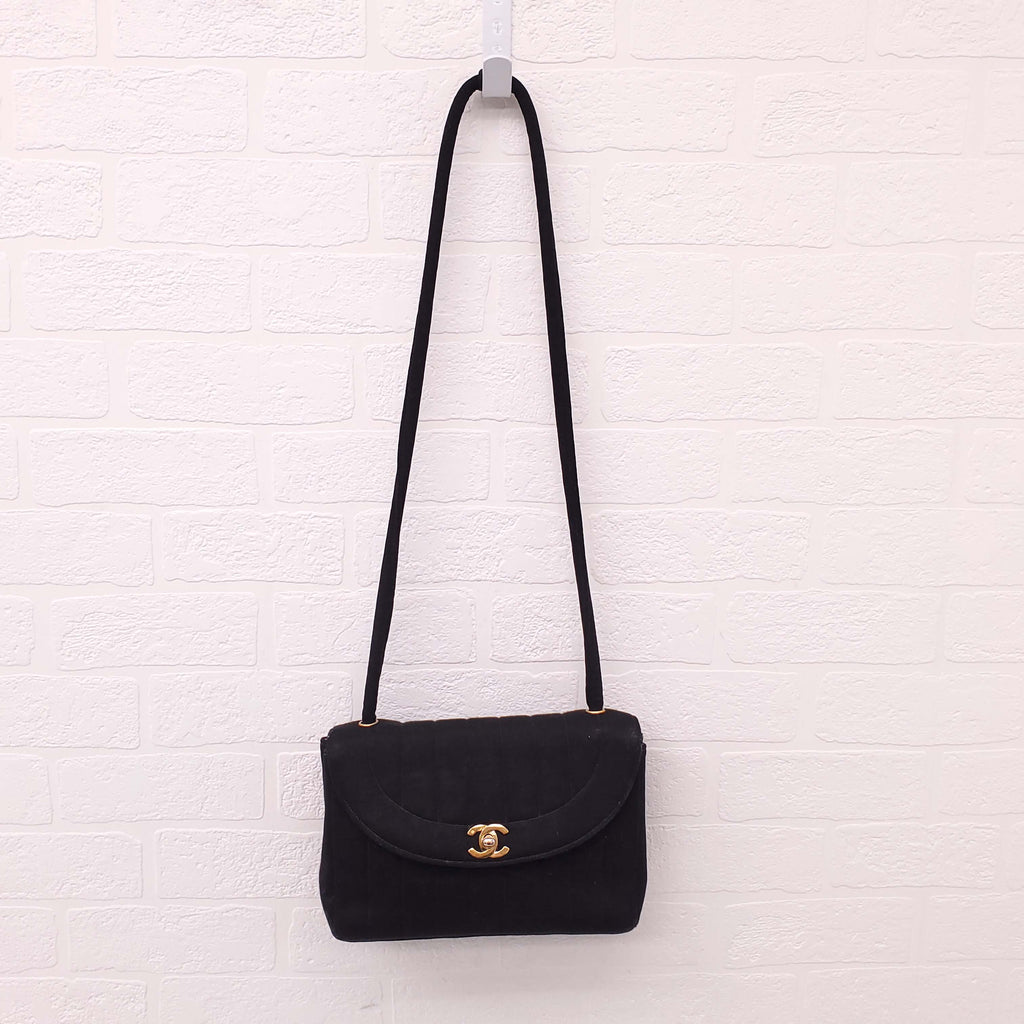 CHANEL VINTAGE BLACK FABRIC 'VERTICAL FLAP' BAG