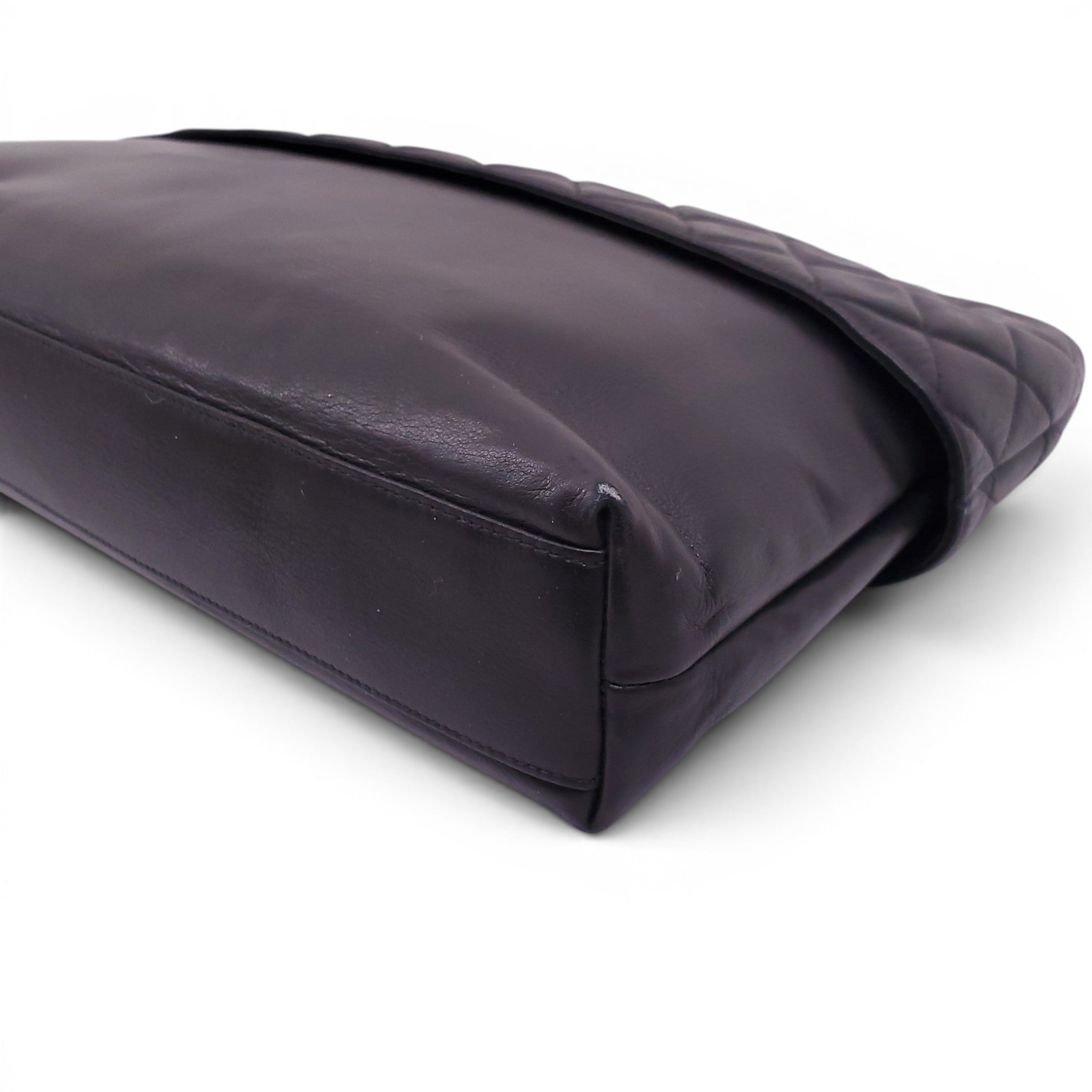 CHANEL VINTAGE BLACK QUILTED LEATHER CLUTCH