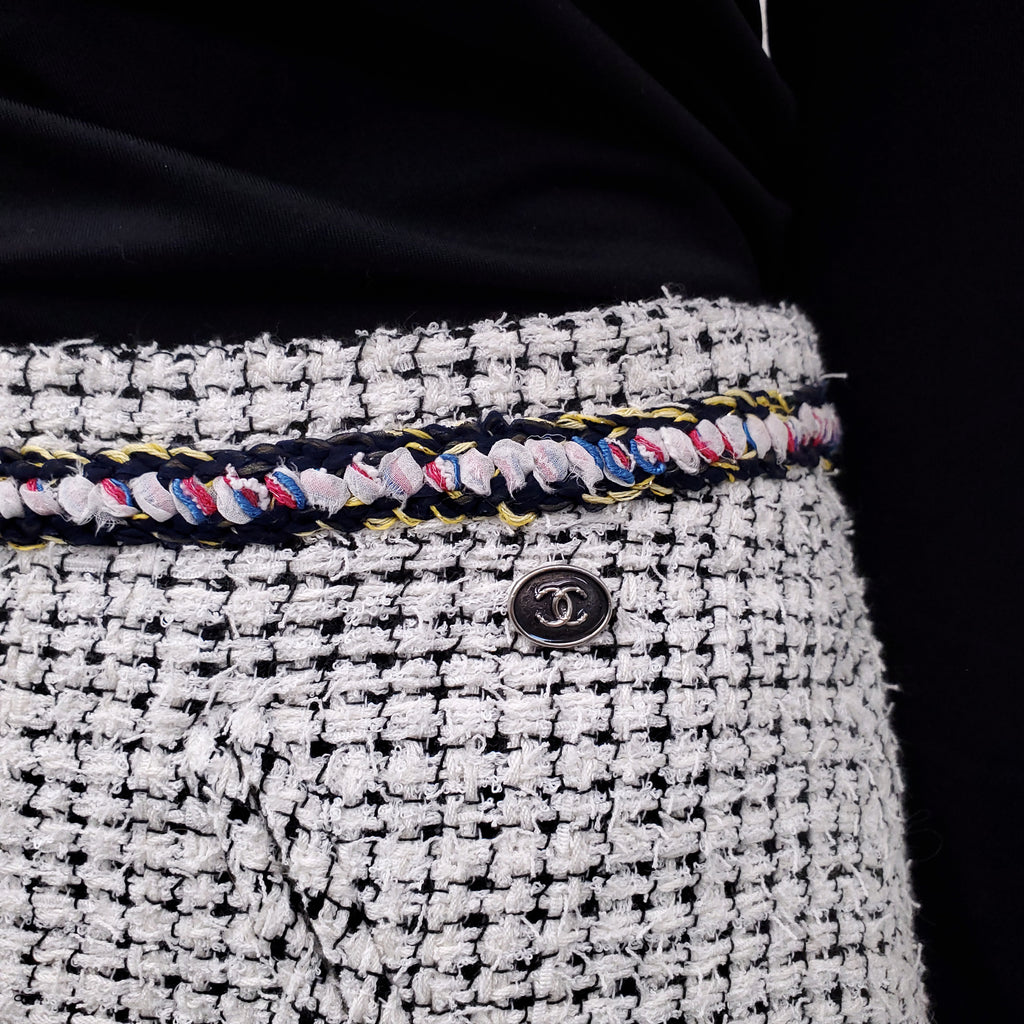 CHANEL WHITE AND MULTICOLOUR TWEED SKIRT - SIZE 36