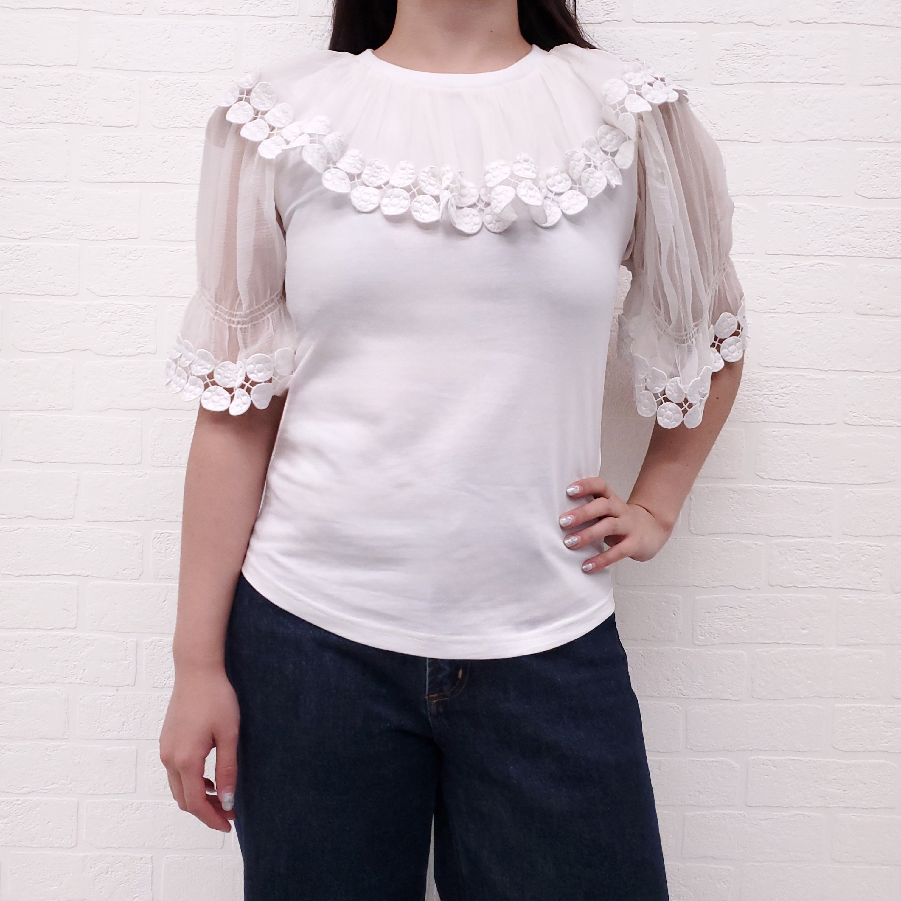CHLOÉ WHITE COTTON AND SILK T-SHIRT WITH EYELET DETAIL - SIZE XS