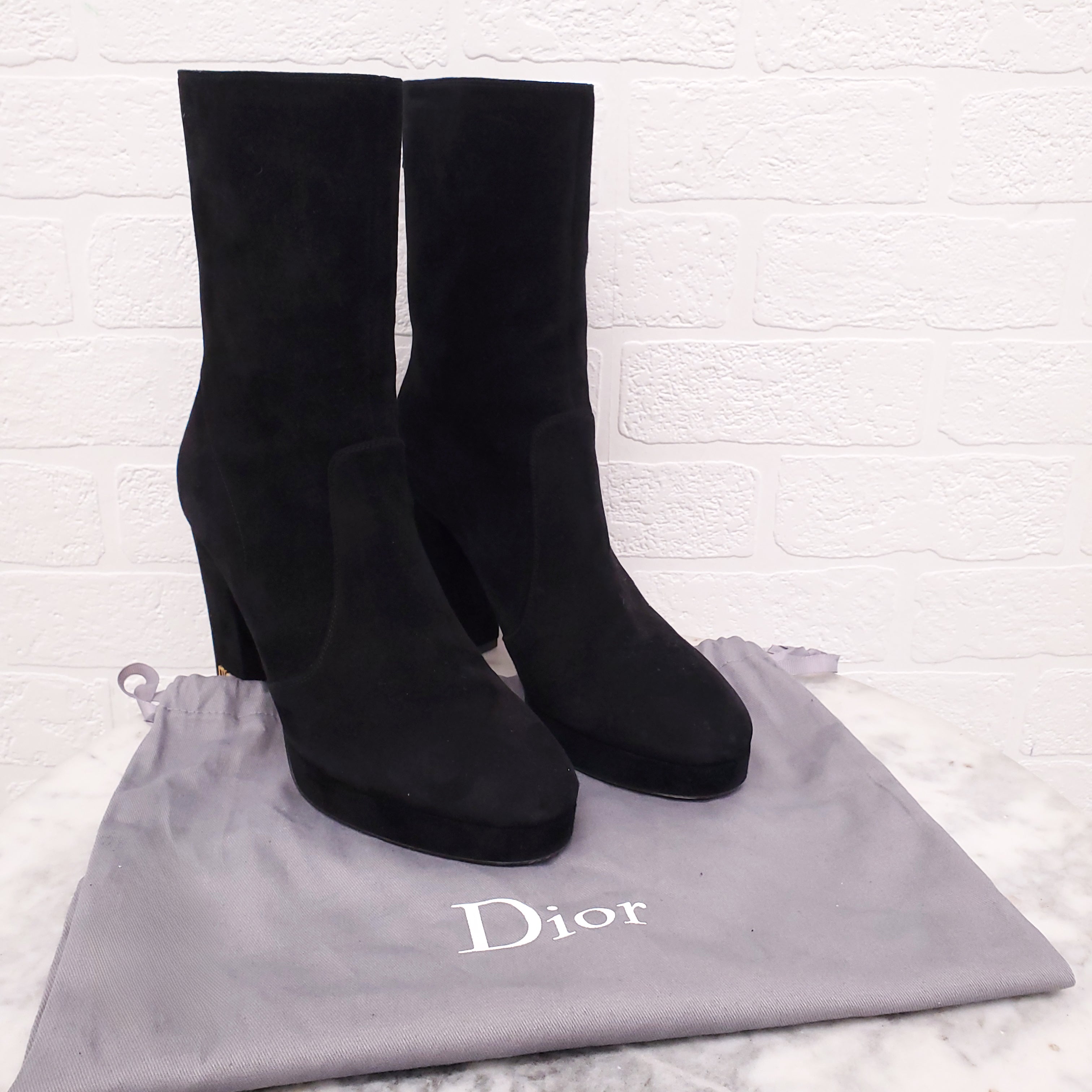 CHRISTIAN DIOR BLACK SUEDE BOOTS WITH GOLD LOGO DETAIL - SIZE 37