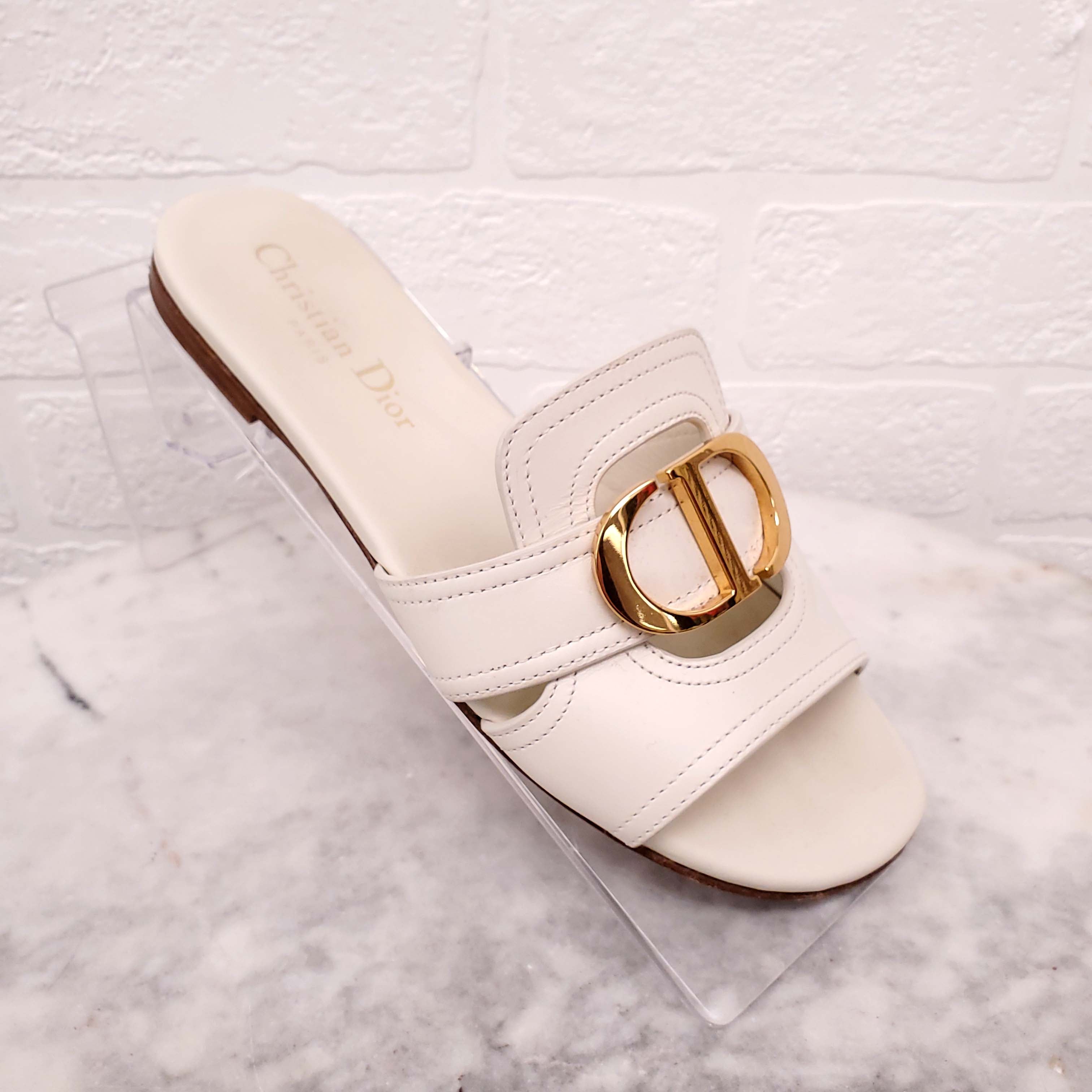 CHRISTIAN DIOR CREAM CD LEATHER SLIDES - SIZE 35