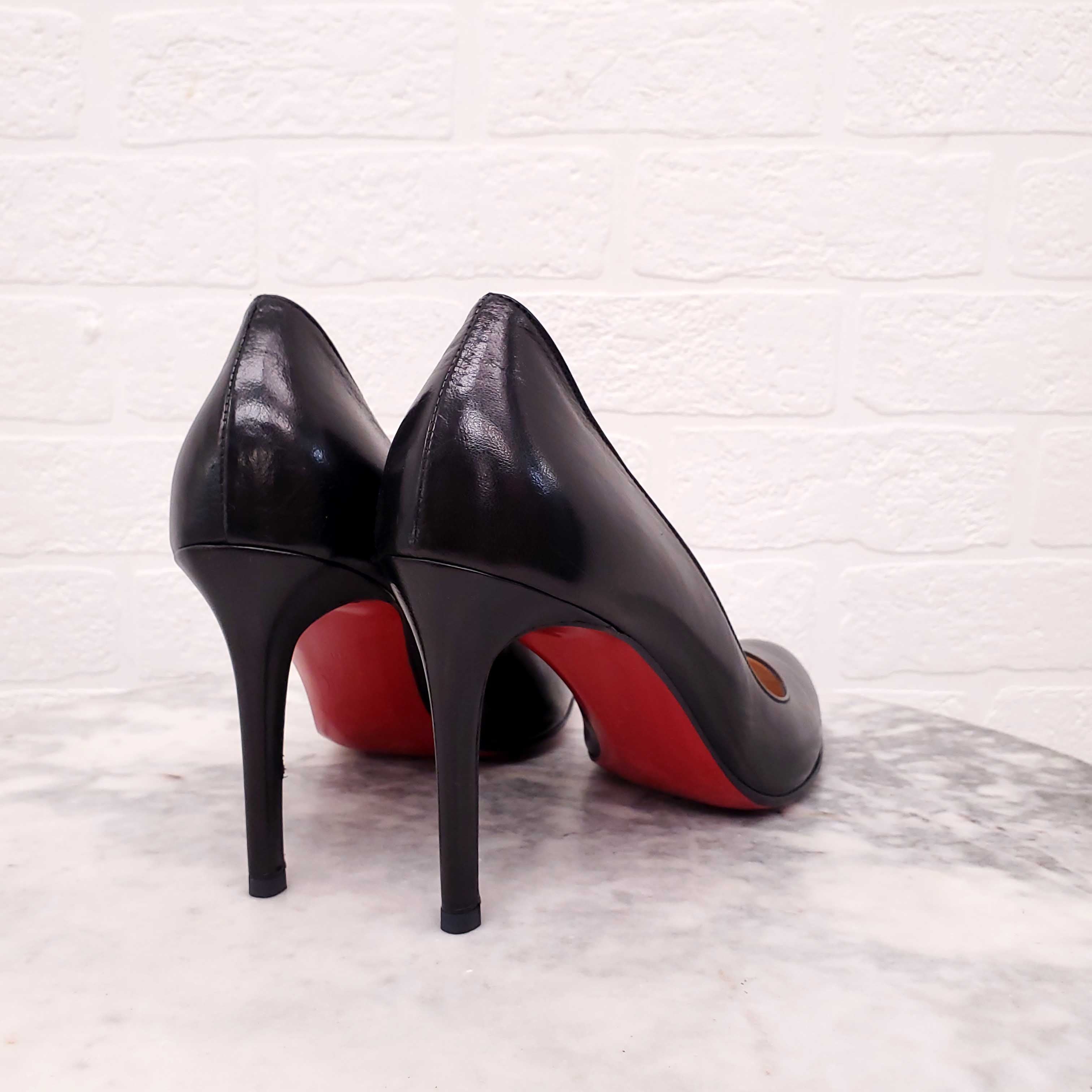 CHRISTIAN LOUBOUTIN BLACK LEATHER PUMPS - SIZE 40