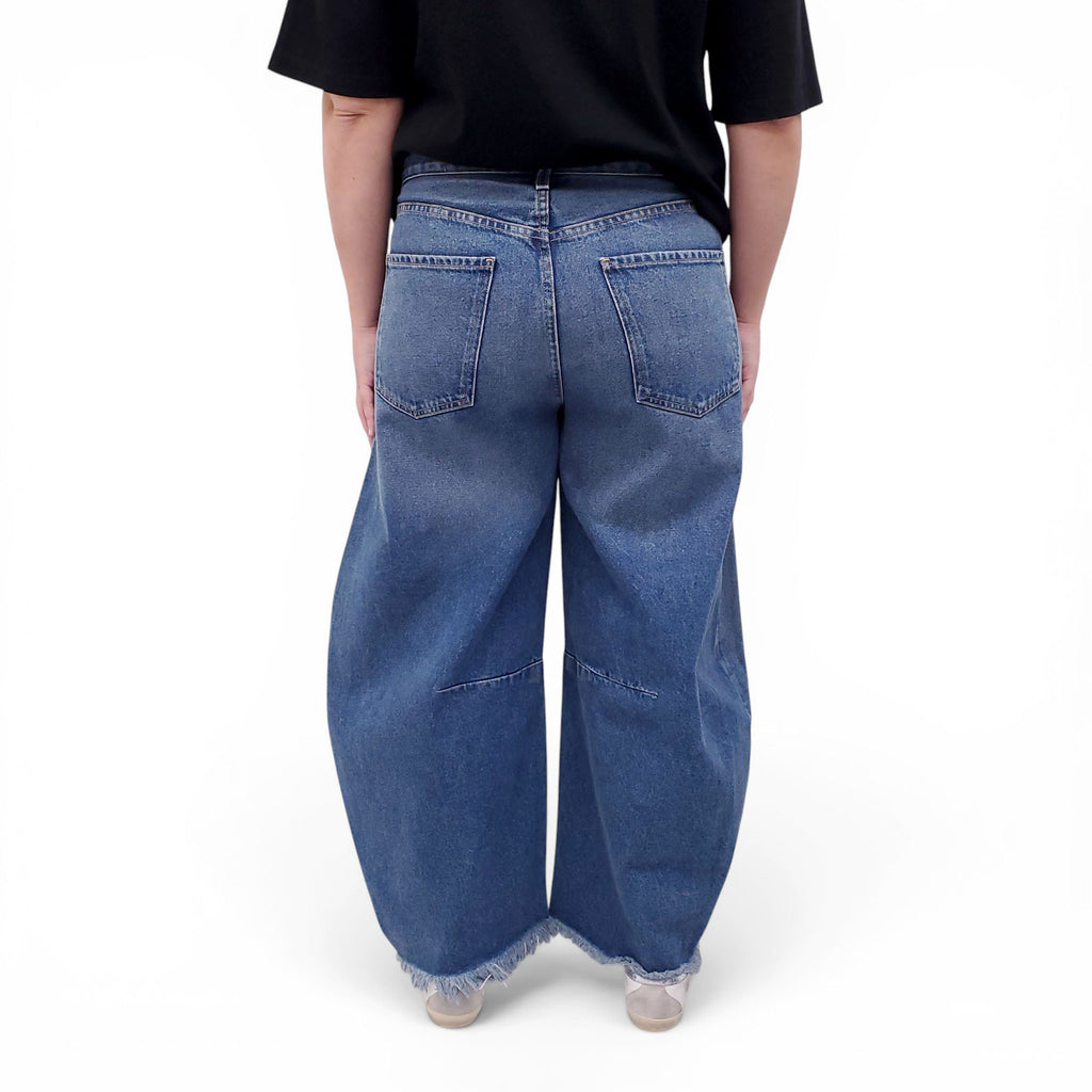 CITIZENS OF HUMANITY BLUE SEMI-DISTRESSED BARREL JEANS - SIZE 30