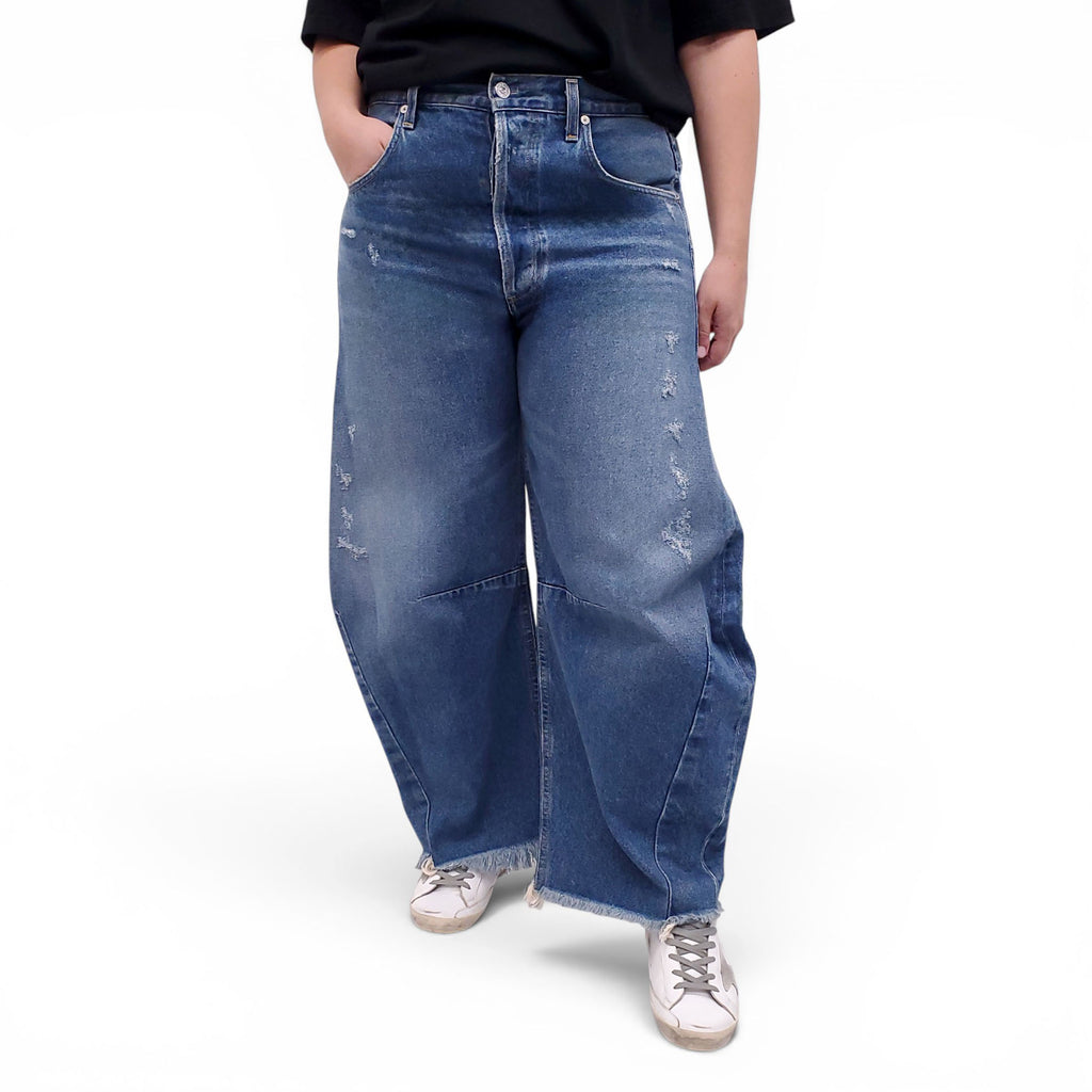 CITIZENS OF HUMANITY BLUE SEMI-DISTRESSED BARREL JEANS - SIZE 30