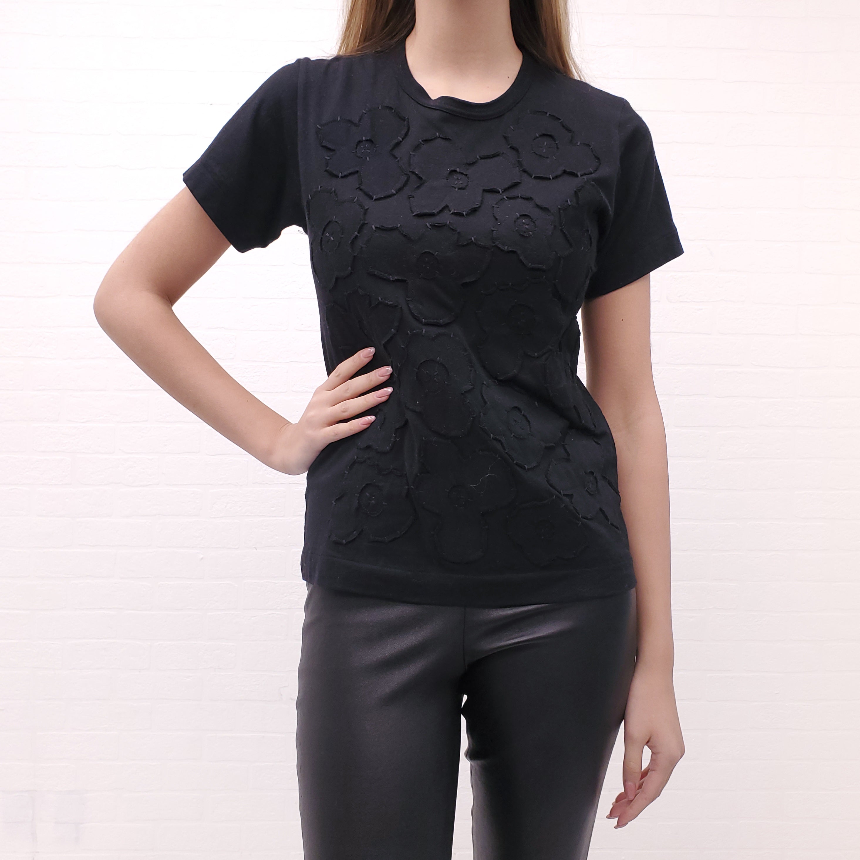 COMME DES GARÇONS BLACK FLORAL EMBROIDERED T-SHIRT - SIZE S