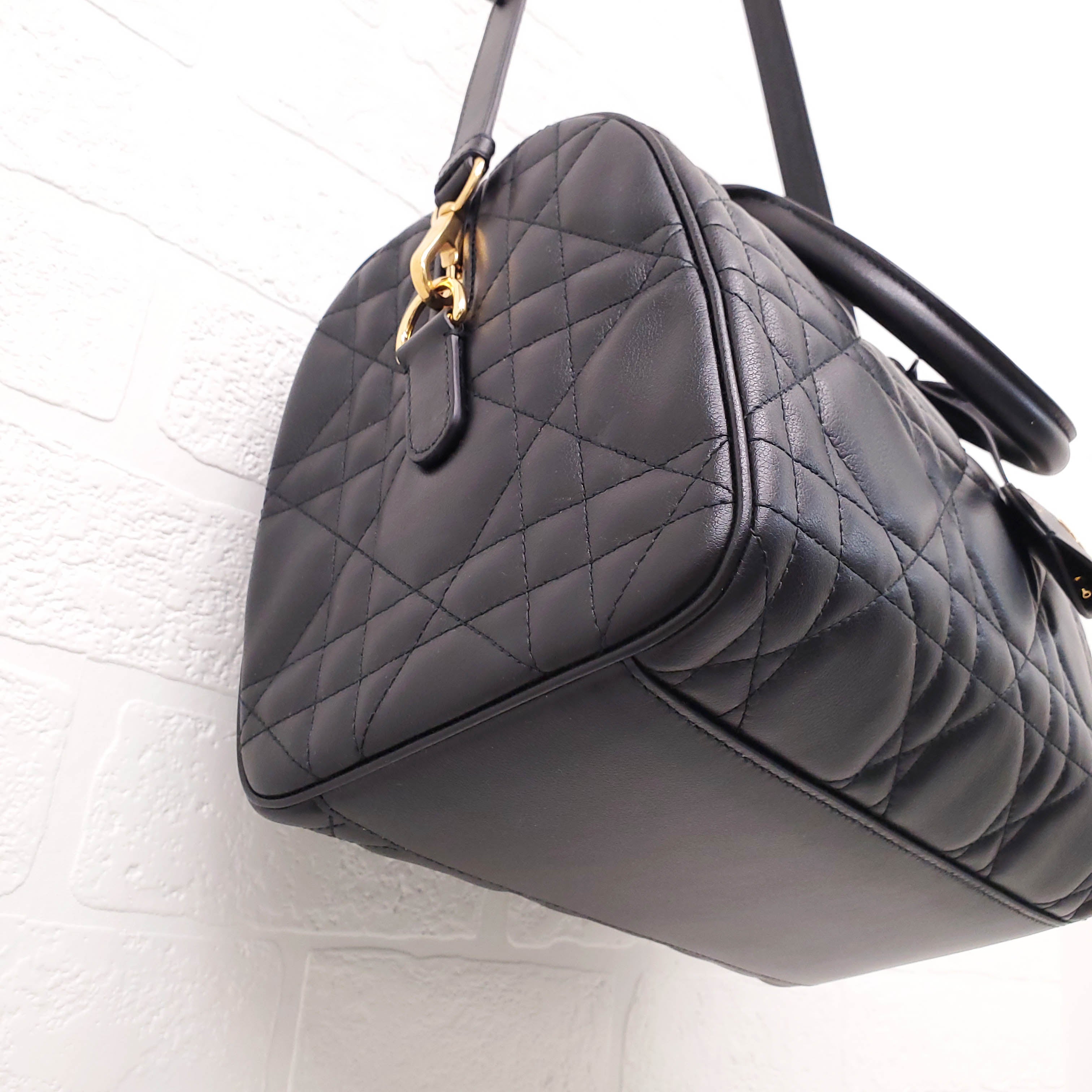 DIOR BLACK MACROCANNAGE CALFSKIN GROOVE 25 BAG