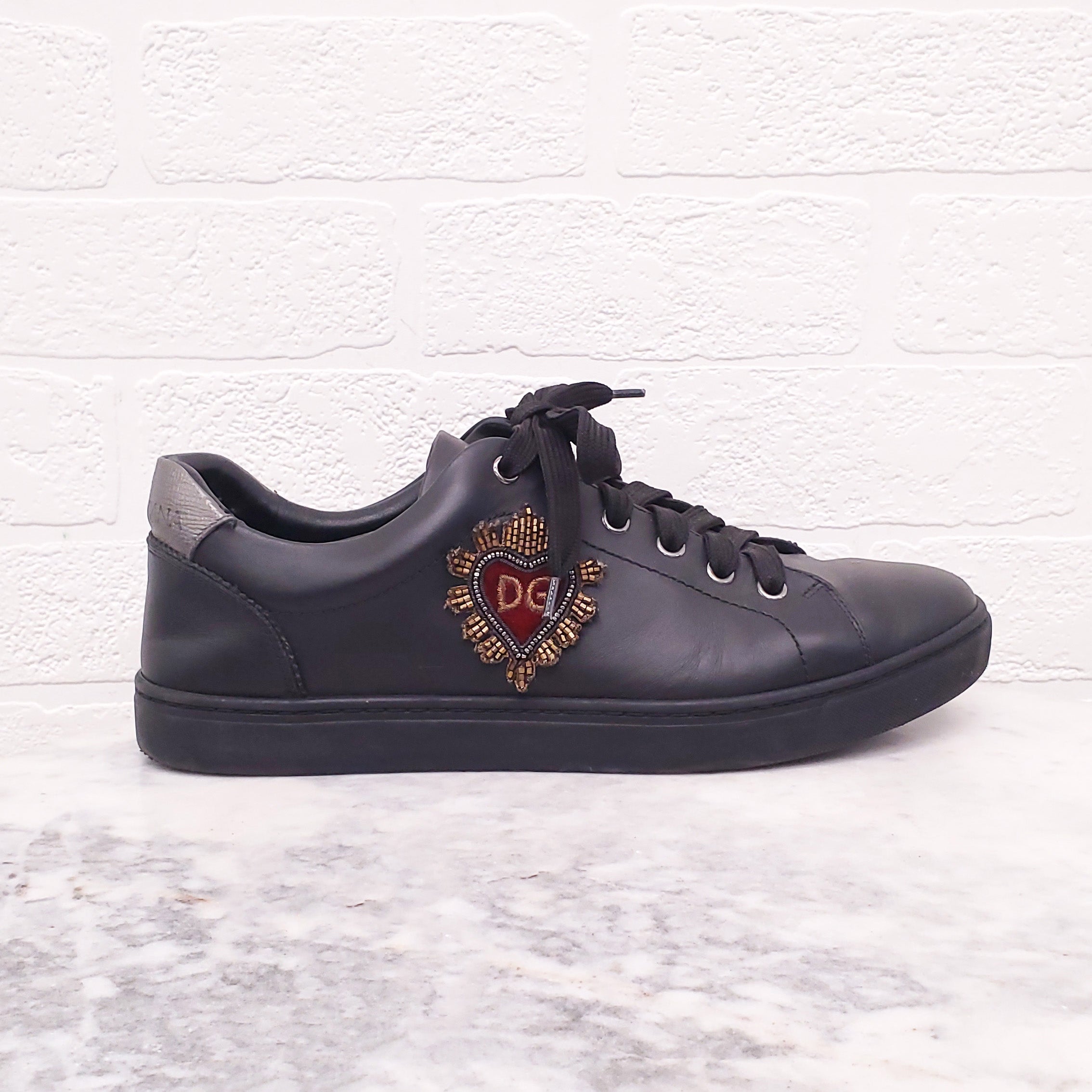 DOLCE & GABBANA BLACK SNEAKERS WITH HEART LOGO - SIZE 40