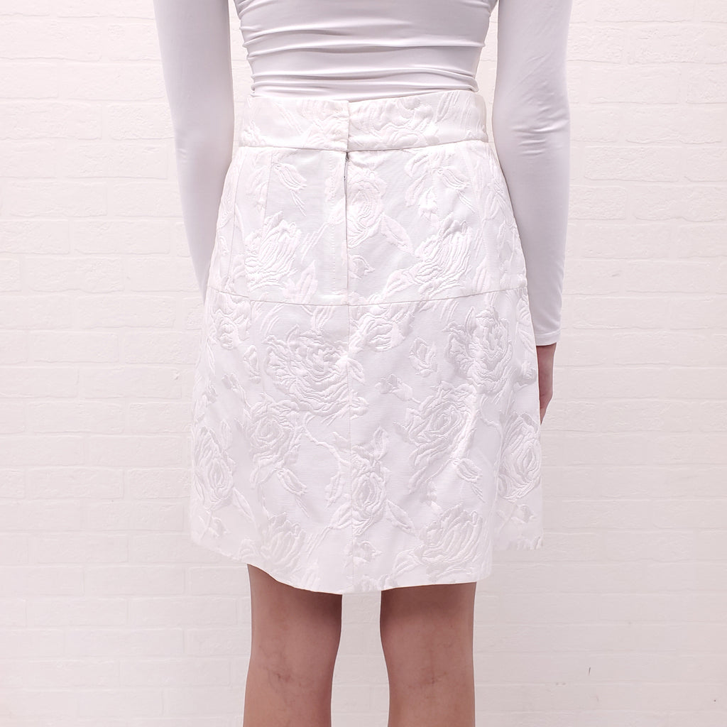 DOLCE & GABBANA WHITE SHADOW STITCH SKIRT WITH FLORAL BUTTONS -  SIZE 40