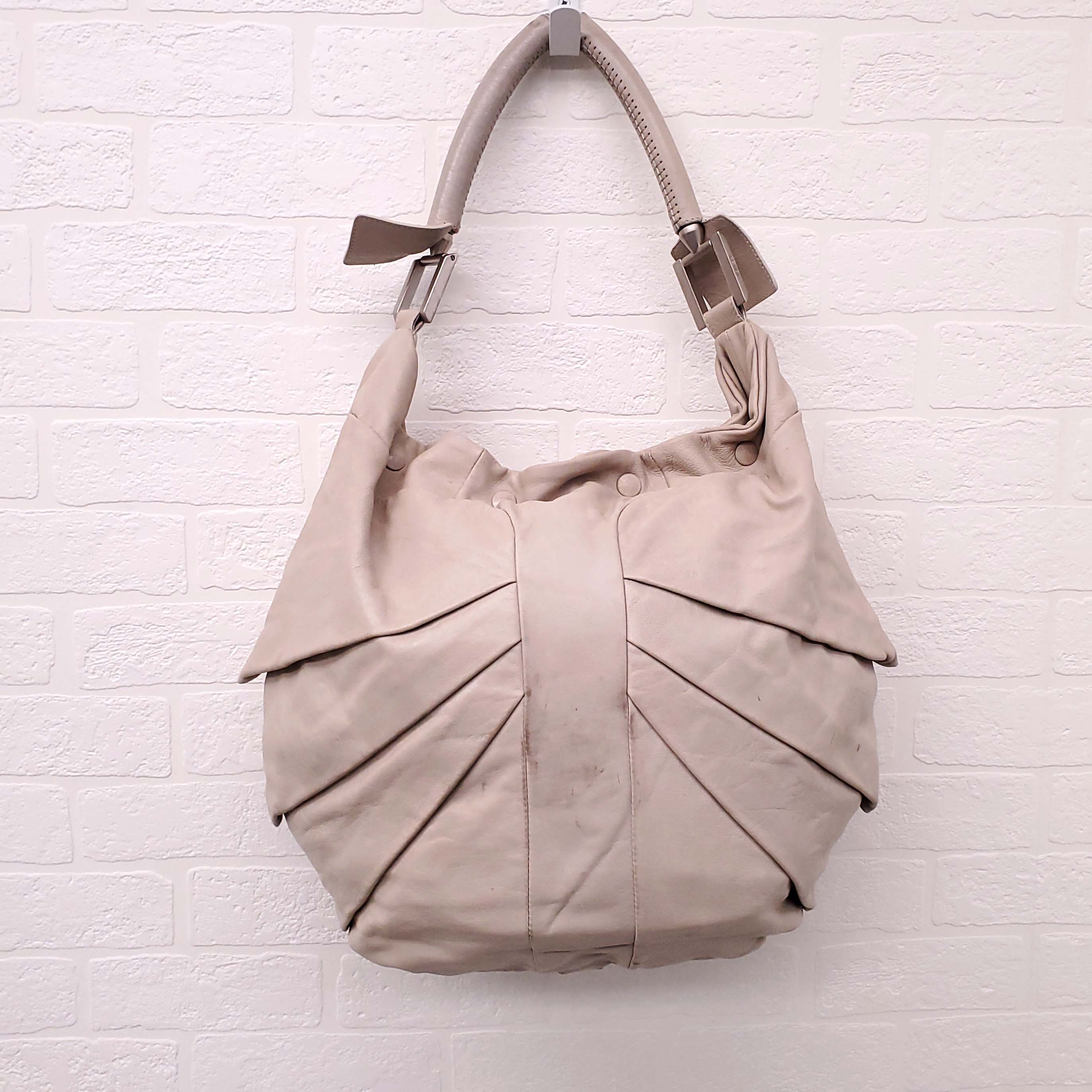 FENDI TAUPE LEATHER SHOULDER BAG WITH FRONT ZIPPER DETAIL