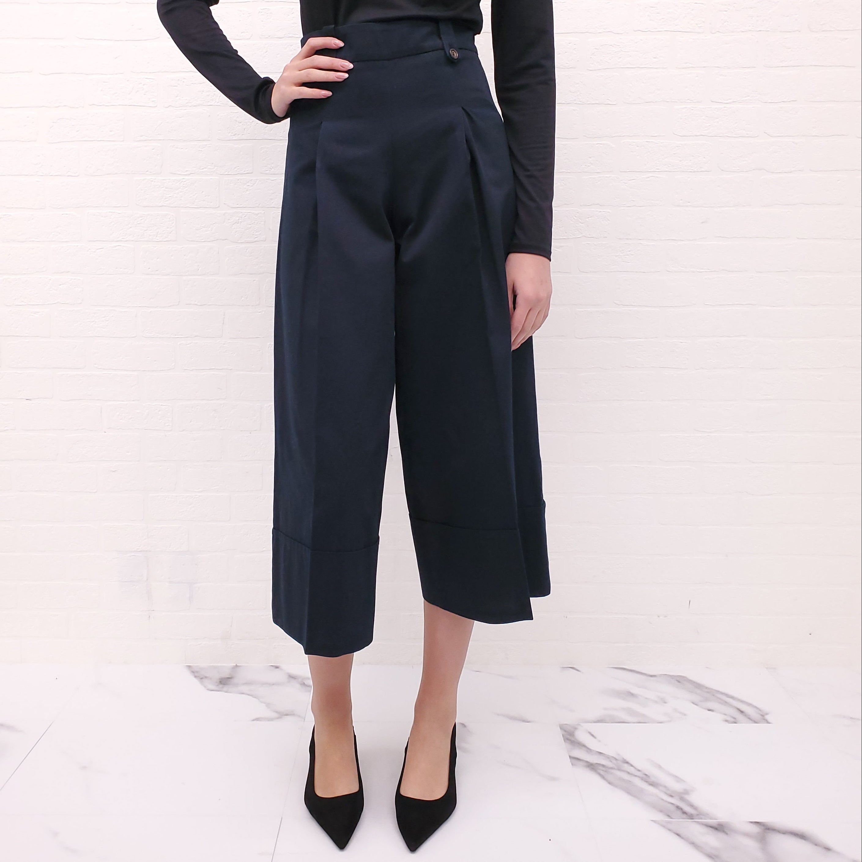 G. NAVY COTTON PANTS WITH LARGE CUFF -  SIZE 0