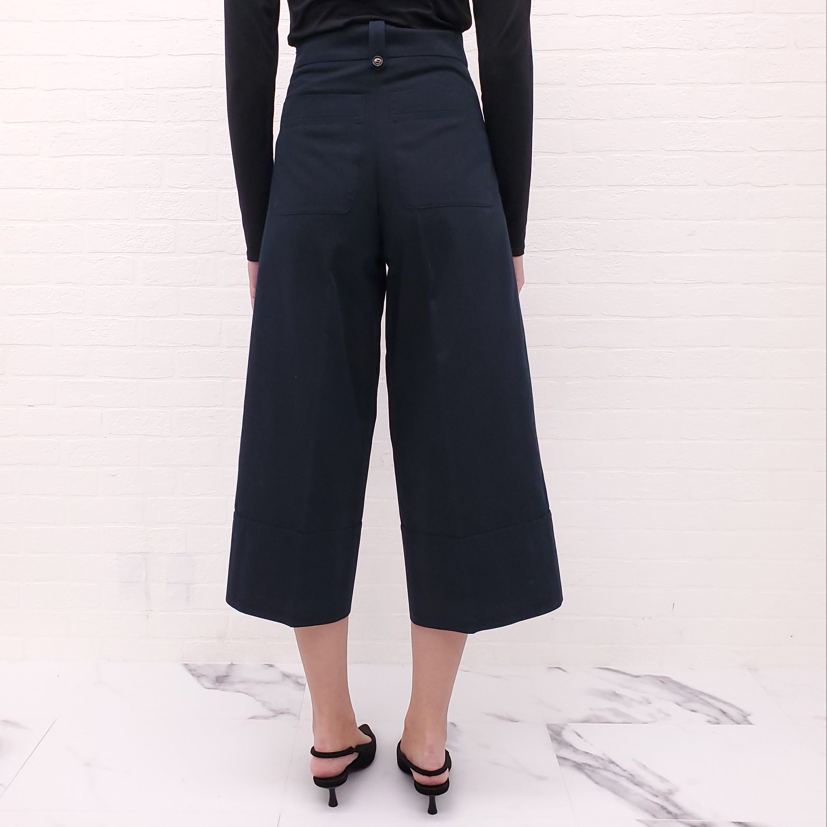 G. NAVY COTTON PANTS WITH LARGE CUFF -  SIZE 0