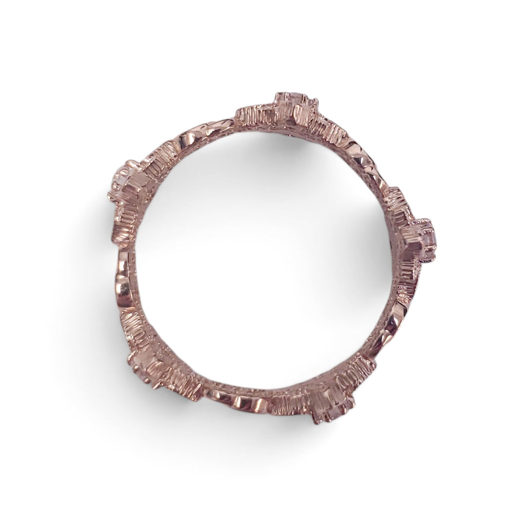 GUCCI 18K GOLD AND DIAMOND FLORAL LOGO RING